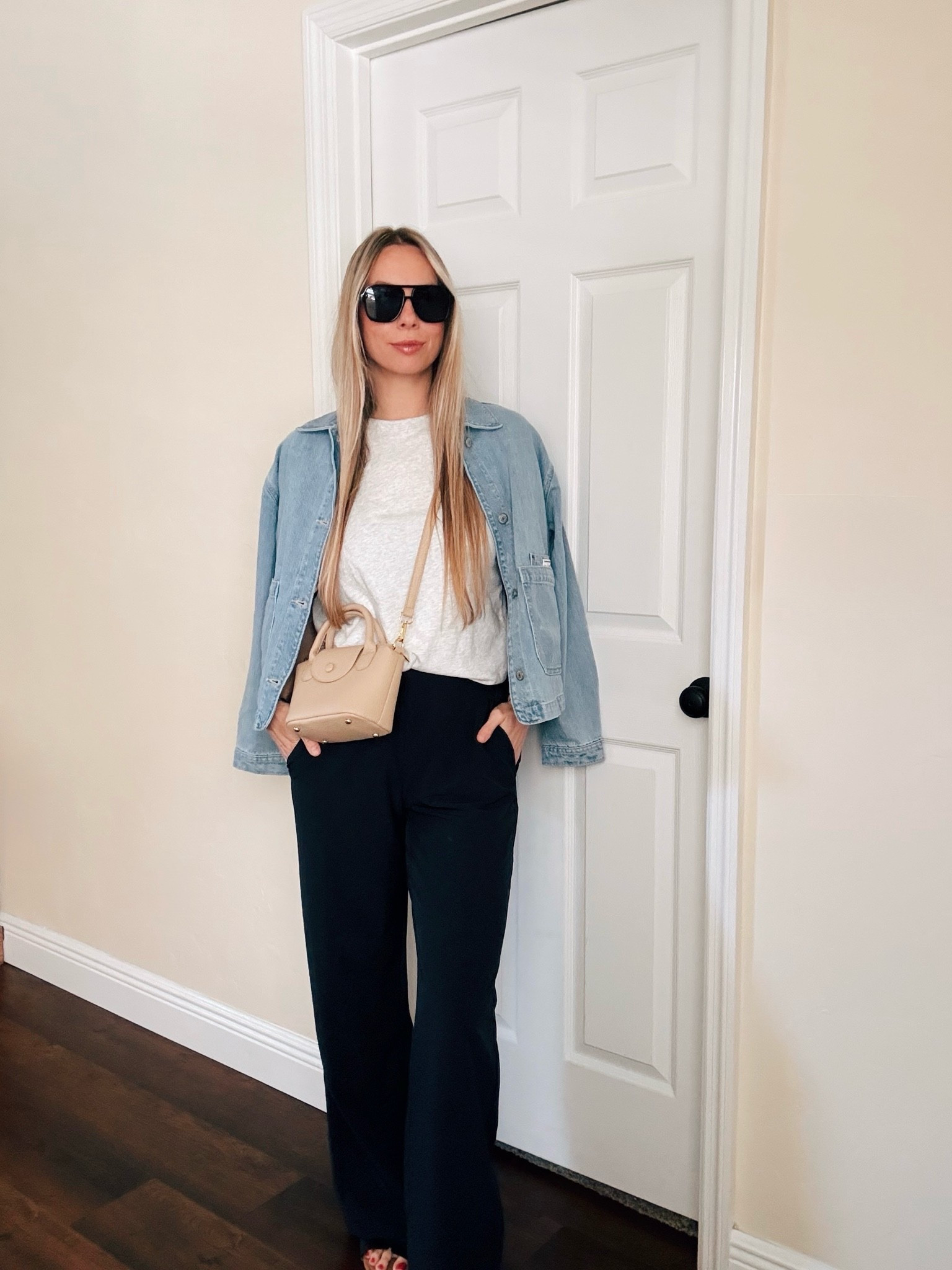 Here for the travel pant 💁🏼‍♀️

#LTKootd #LTKTravel #LTKmomlife
