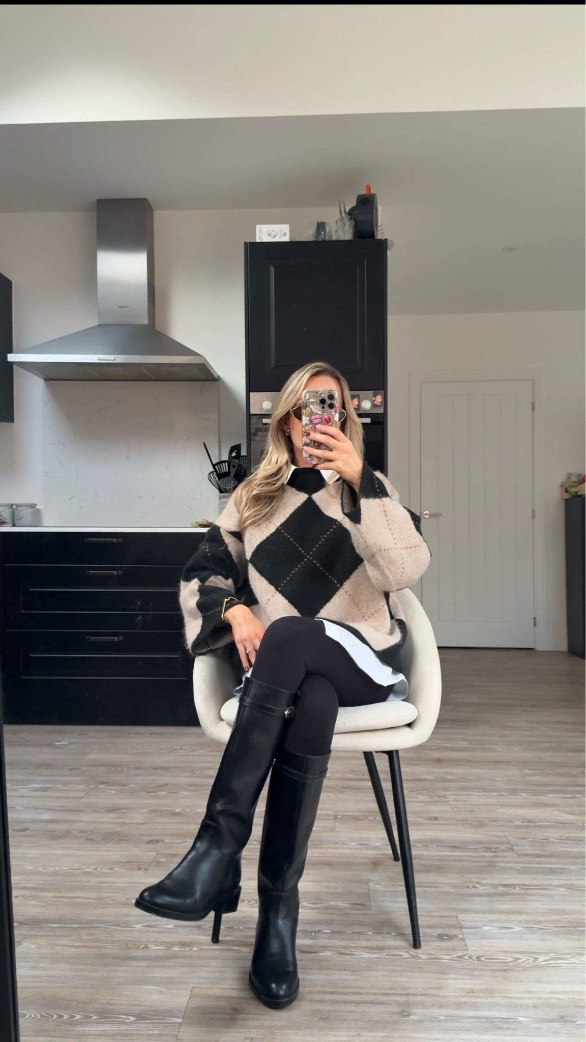 Comfy but put together leggings outfit. I sized up to a medium in the jumper. Xx

#LTKuk #LTKautumn