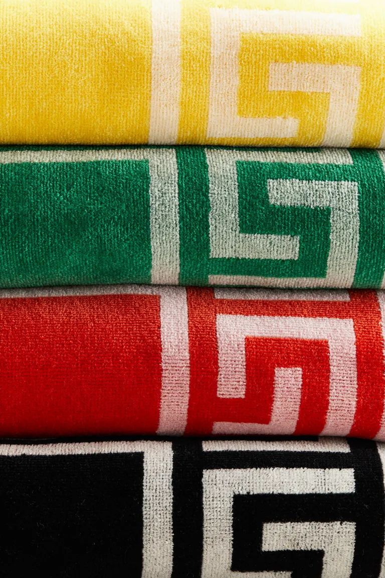 Greek Key Beach Towel | H&M (US + CA)