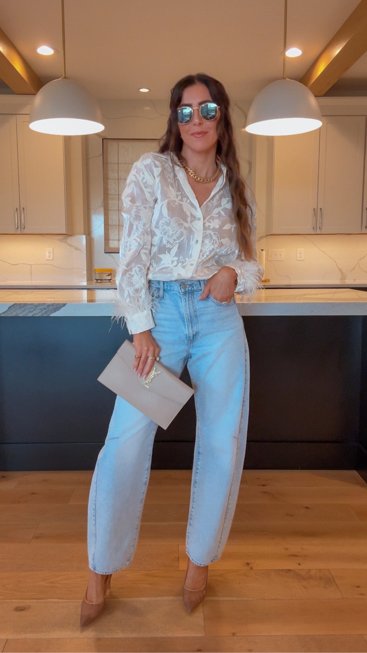 Same Levi’s I always wear just in a lighter wash. Wearing them in a size 26. Top is in a size small! 

@Zara

#LTKootd #LTKmomlife #LTKgrwm