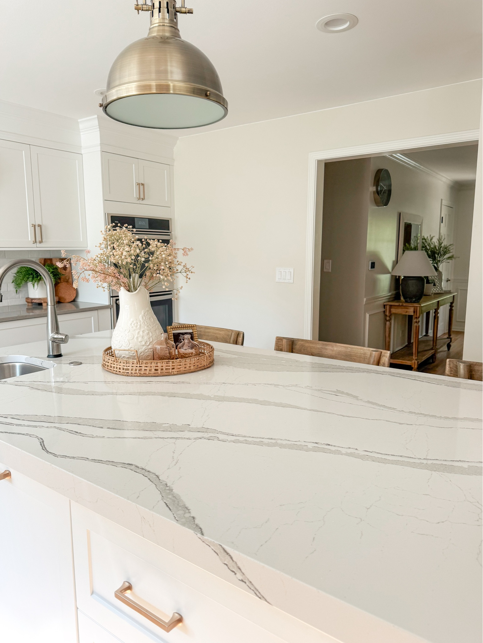 Kitchen. Backsplash. Drawer pulls. Cabinet hardware. Neutral home decor. Kitchen sink  

#LTKHome