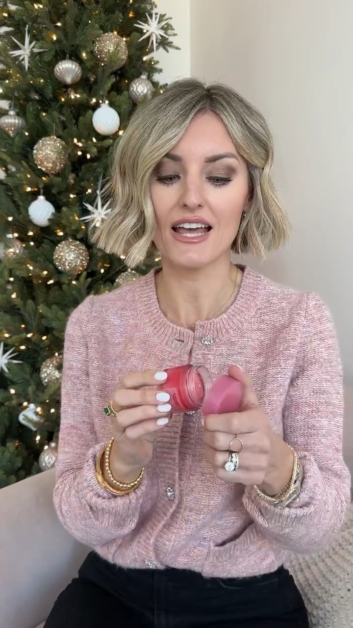 My favorite lip mask to use at night! Perfect gift idea too 👏

Loverly Grey, stocking stuffer 

#LTKbeauty #LTKGiftGuide #LTKfindsunder50