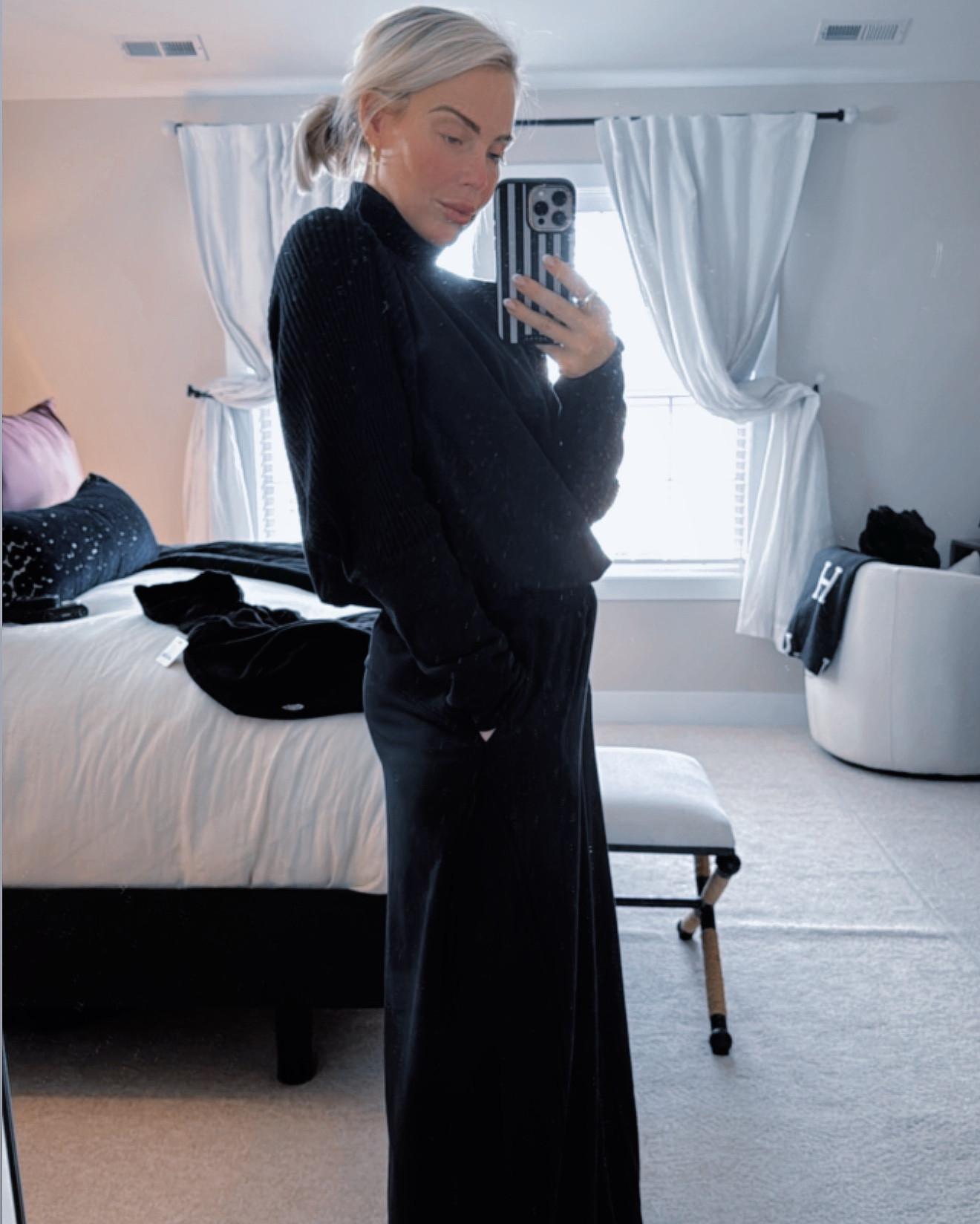 I am quite literally in ❤️ with everything I just got in to complete my fall @ winter cozy collection for 2025-2026!!! 

Okay, let’s be honest, this is just the beginning. However, this is the *best* start I’ve had to a new season in a LONGGGGG while - and that feels GOOOOD. 🙌🙌🙏🙏🥰🥰❄️❄️

Okay, here’s the breakdown on sizing because all of these brands can vary — a lot. 

Also — I linked all the options in all the price points so alll the women have *options*! 

1.) The two piece set runs big. The wide leg pants are a WIIIIIDE leg. I don’t love how my legs look in a super wide leg, but to each their own & if you love a good comfy set, this is the one. 
The top, I would keep 10/10 runs TTS / slightly oversized. 

2.) My favorite cinched black sweatshirt that I’ve worn everyday for 6 days straight is a “can’t live without it” kinda sweatshirt. I looooove a cinch waist for getting “cute cozy” — that you look good in when you leave the house. 

I got a MEDIUM in that one (comes in black and peach). 

3.) The fur sweatshirt was my 2nd favorite item clothing wise. I got a Small because it runs oversize. So, size down or order your normal size. Talk about COZY + CHIC! 🔥

4.) The boots — the snow boots with black and tan and lace ups - they are unreal comfy & cozy and run big. I’m a 9, but ordered an 8.5 and they’re perfect! 10/10 style, price, and comfort. 

5.) The new balance sneakers — they’re a “shoe in”. ;) just make sure you have a neutral pair AND  a “pop” piece. Plum is the color of fall & winter “25!

***LINKED SOME FREE PEOPLE AMAZON KNOCK OFF OPTIONS THAT ARE IDENTICAL TO SOME FREE PEOPLE ITEMS I OWN & LOVE 🫶*** 

We 💟 good lewks & good deals in this 🏡!

Xoxo 💋,
CeCe 🙏❤️🍁❄️🥶🧤☃️🧣🎅🪾

#LTKCyberWeek #LTKFindsUnder50 #LTKootd