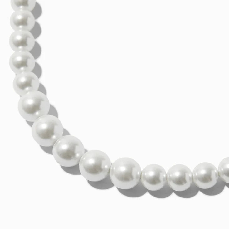 Graduated White Pearl Necklace | Claire's (UK)