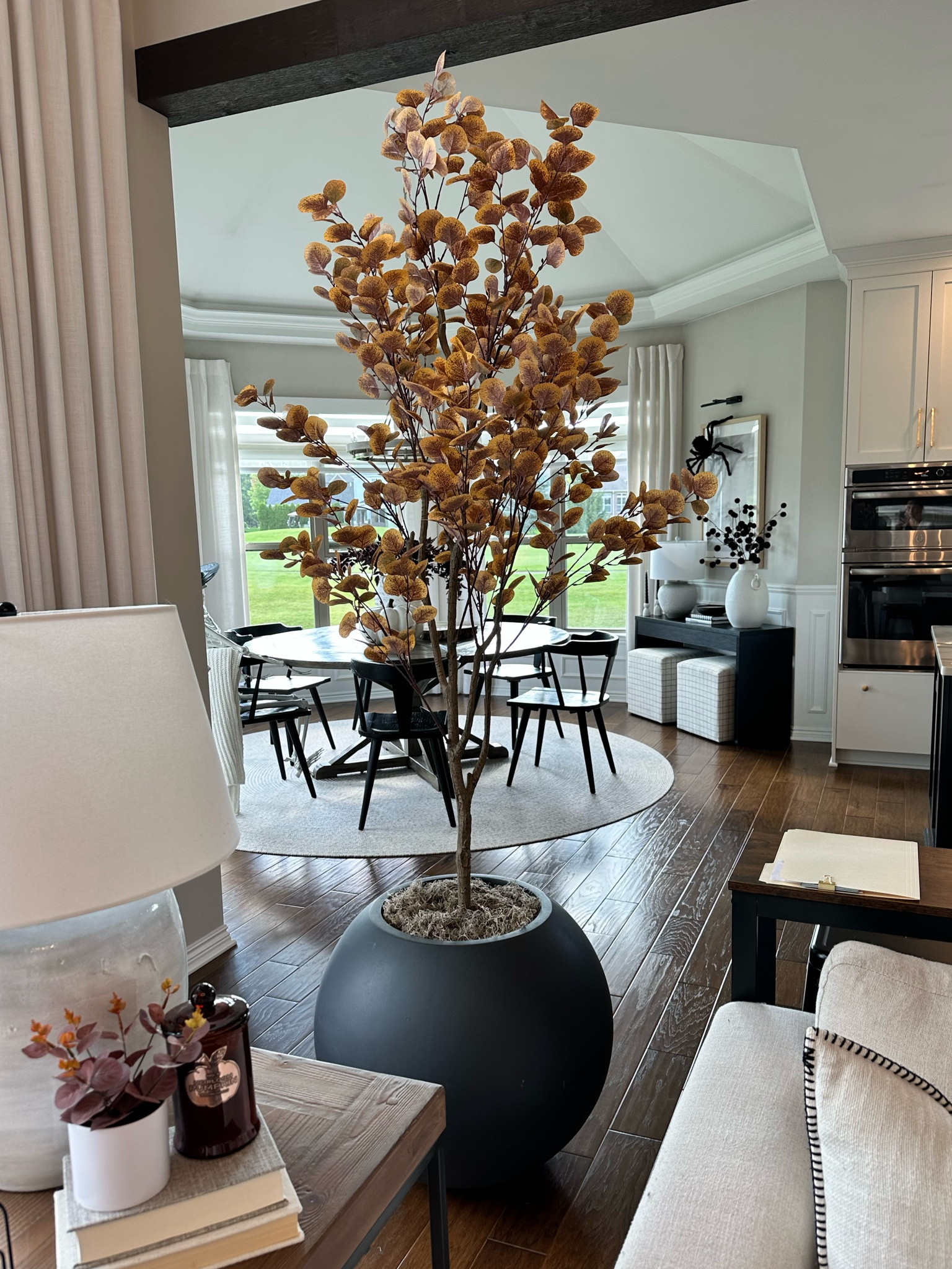 The best Fall Faux Tree 🍁 

#LTKHoliday #LTKhome #LTKSeasonal