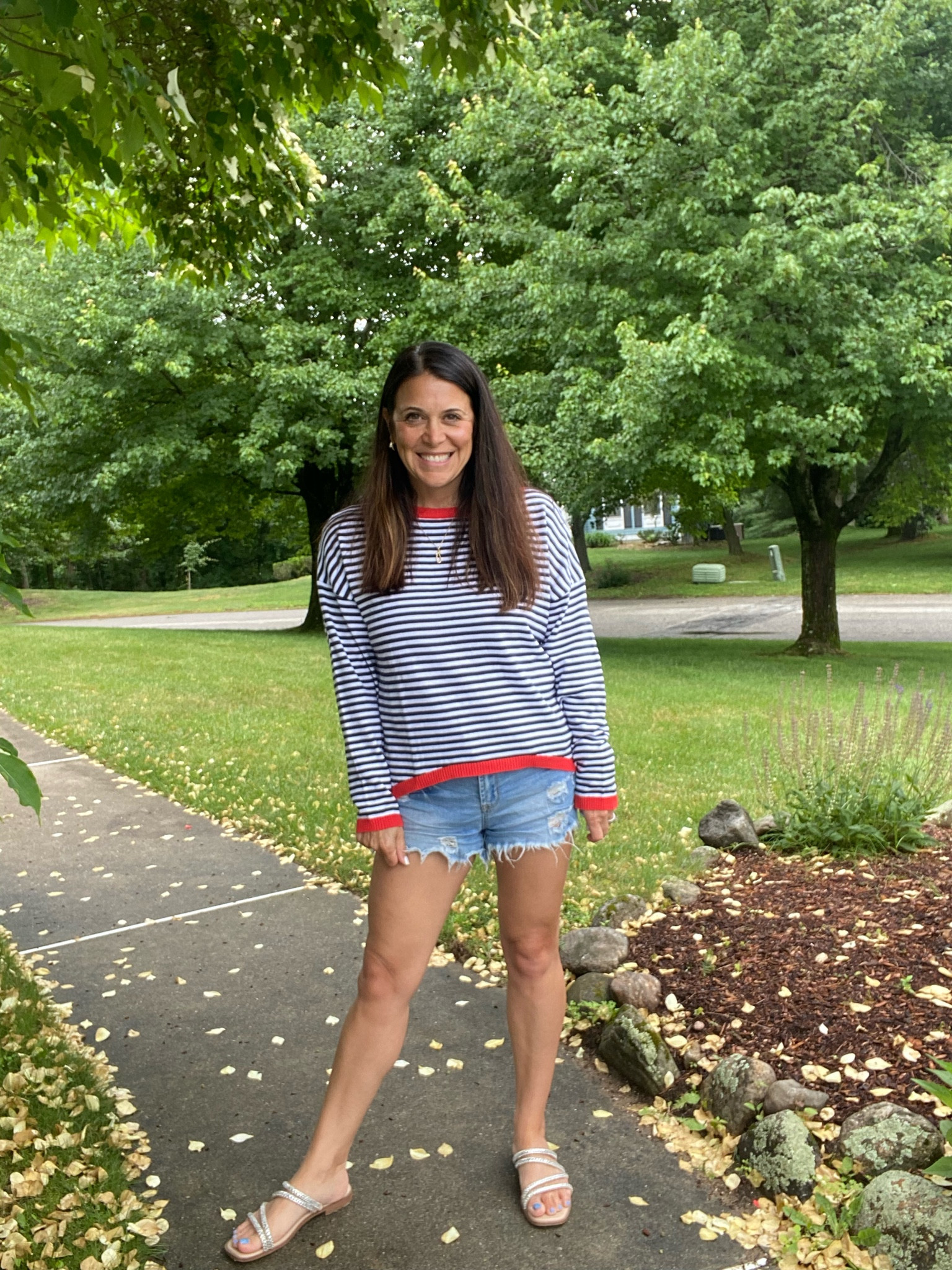 Happy Friday!!! Longest week EVER… am I right?!?! 
U guys, this sweater… obsessed is an understatement. U need it, trust me! Runs tts, comfy & just so darn cute!! Head to my stories to see a closer look & be sure to use code PEARL10.



#LTKunder50 #LTKFind #LTKstyletip