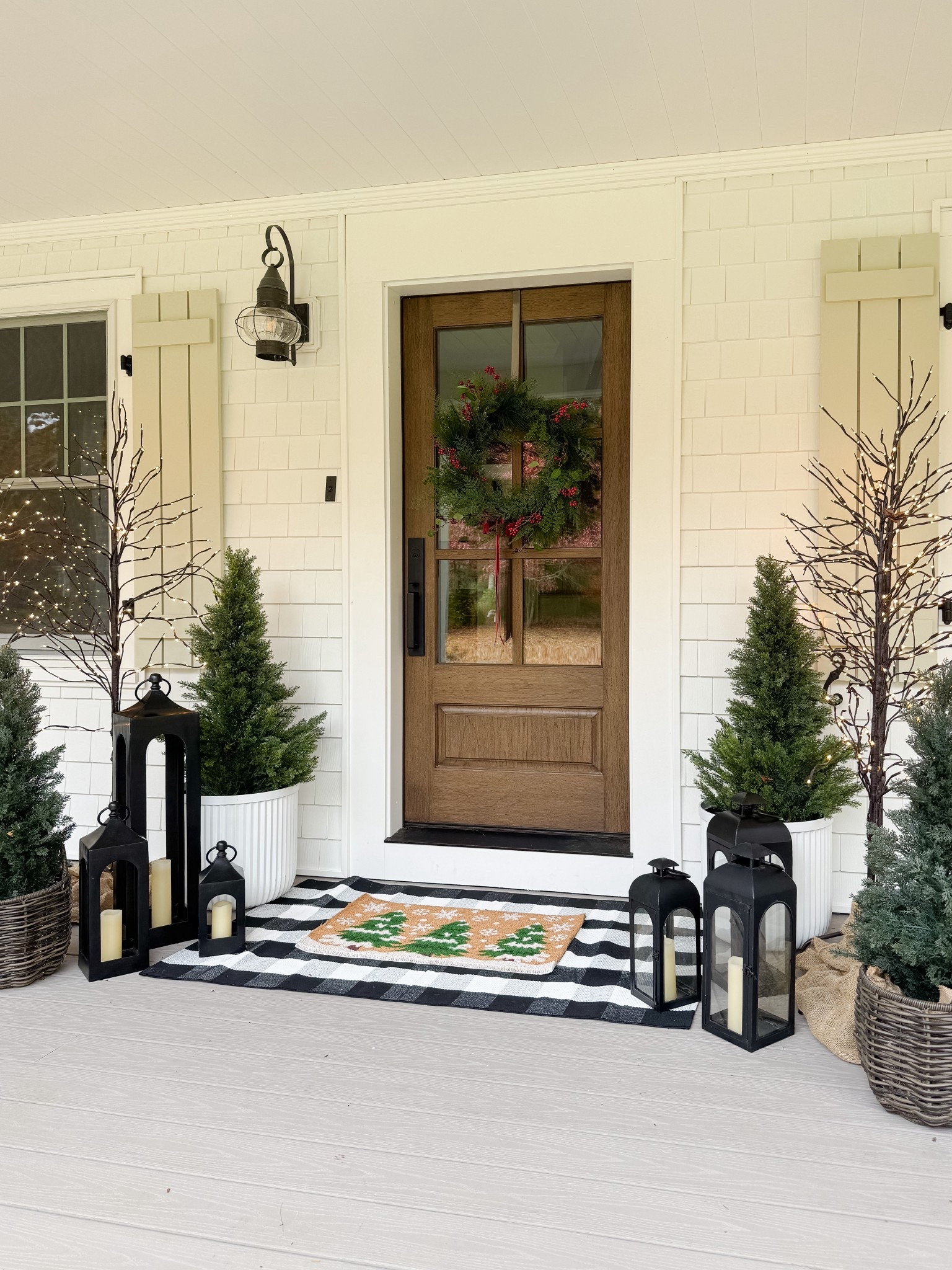 Christmas Front Porch Inspo

holiday front porch  seasonal decor  home decor  home finds  cozy front porch  Christmas wreath  twinkle trees  trending Christmas decor 

#LTKHome #LTKHoliday