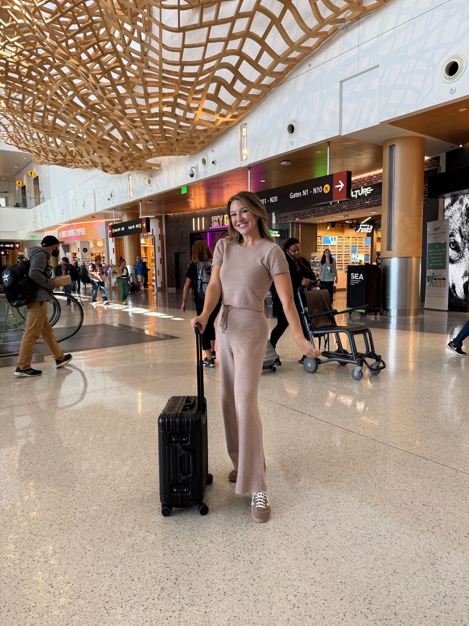 I got the coziest set in my latest @VICI haul that I knew would be perfect for our long flight to France ✈️🇫🇷 use my code HEATHERSAVE40 for 40% off! This set looks perfect with these @adidas sneakers! 
#travel #traveloutfit #ootd #airport #flight #longflight #comfyset #travel