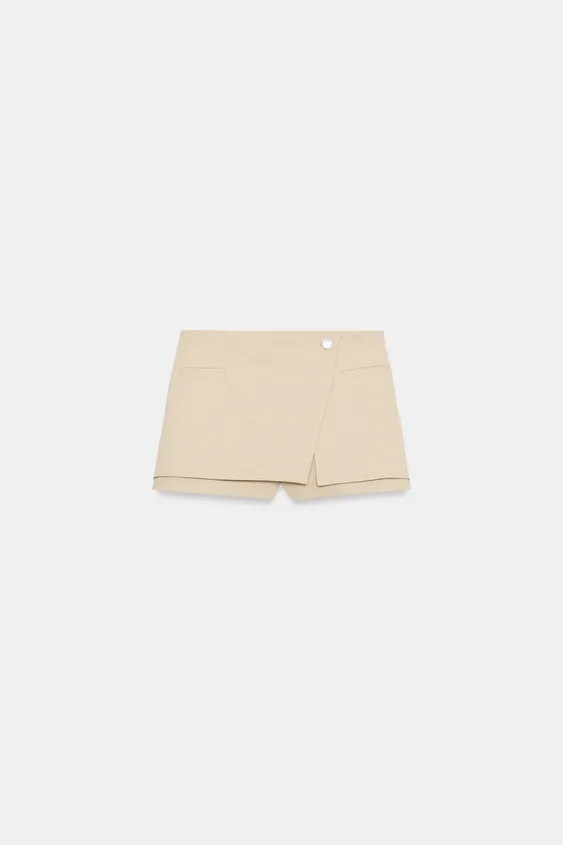 Low-rise skort with a wrap front and false front welt pockets. Side hidden in-seam zip closure. | Zara US