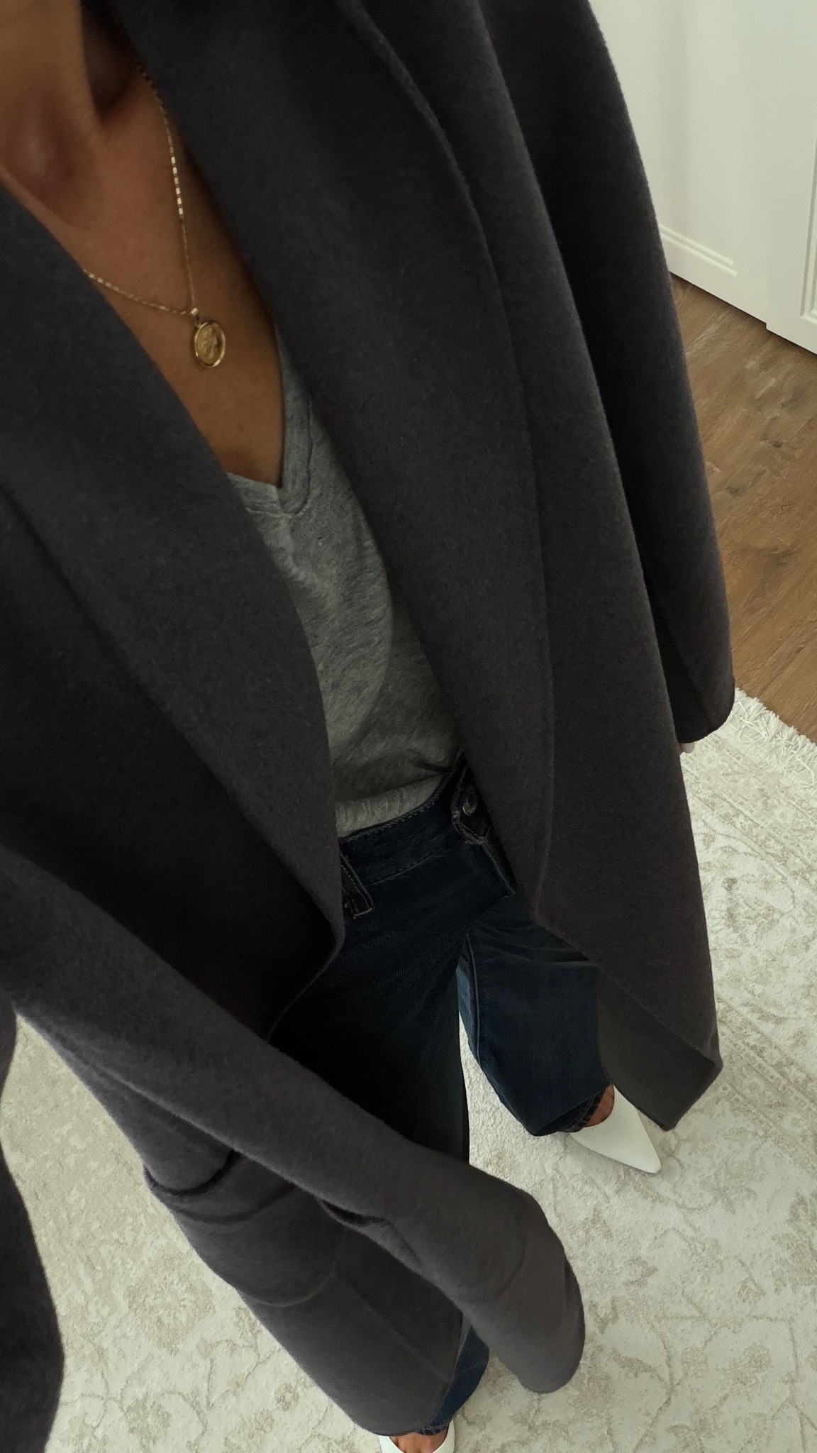 If I could only recomend one coat this would be it! Guilty of owning in multiple colors I’m just shy of 5-7” wearing the size XS/S. Small tee and sized down one in my jeans

#LTKSeasonal #LTKgrwm #LTKdayinmylife