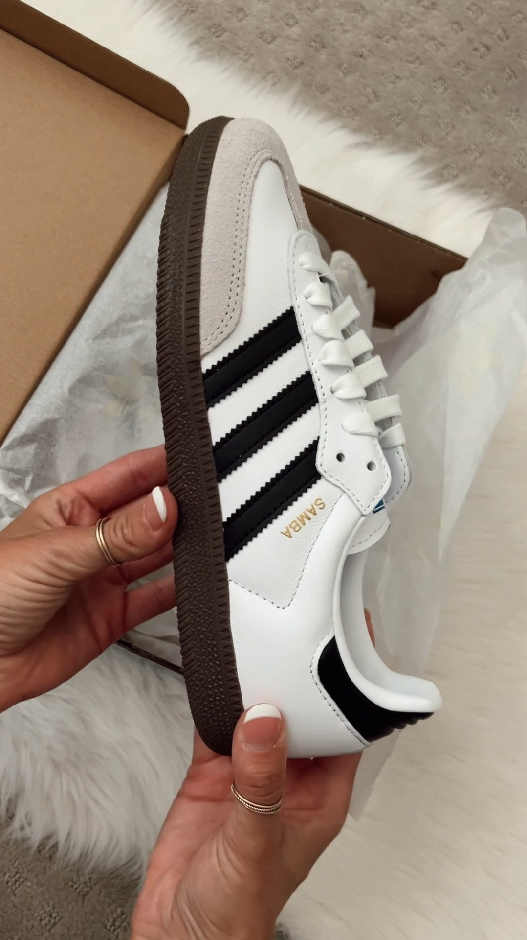 The samba shoes that have gone VIRAL. They have sold out + restocked several times. This is the “IT” shoe. Get your size while it’s still in stock 

#LTKFindsUnder100 #LTKStyleTip #LTKShoeCrush