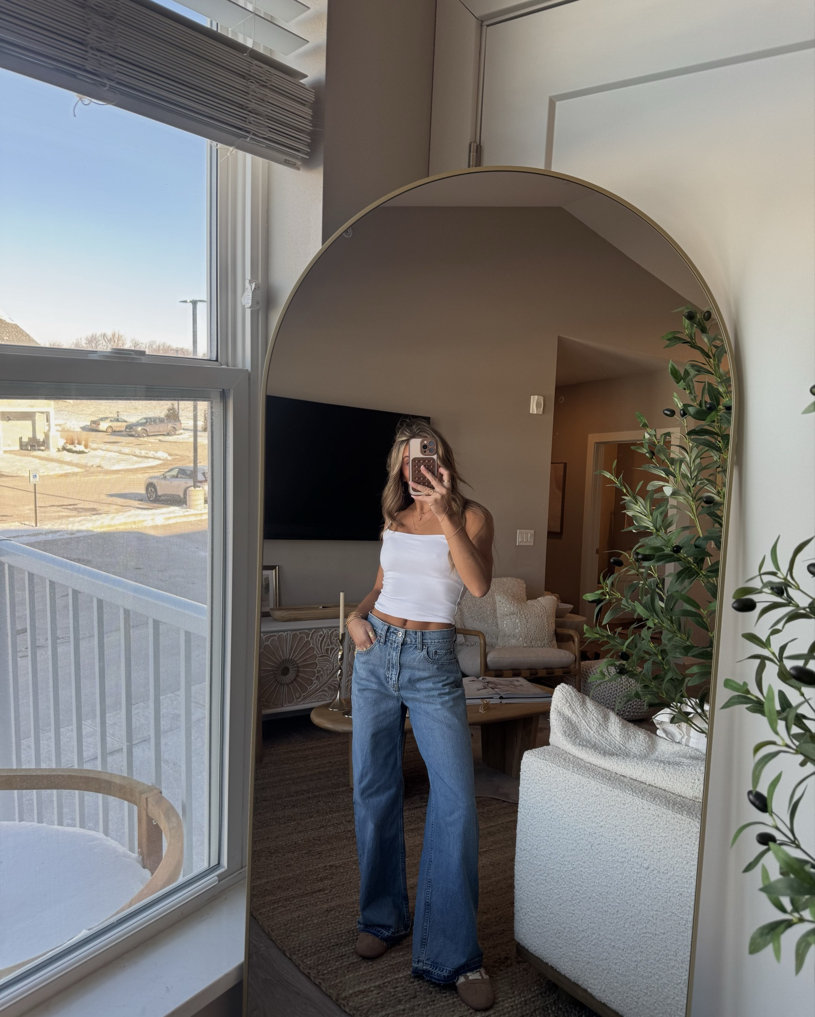 #AbercrombiePartner Denim try-on! 👖✨ 

Low-rise ultra loose: 24R light wash & 

Mid-rise 90’s straight: 25R medium wash

High-Rise Wide-Leg: 25R medium let down hem 

High-Rise 90’s Relaxed: 25R light distressed hem 

@abercrombie @shop.ltk #liketkit
