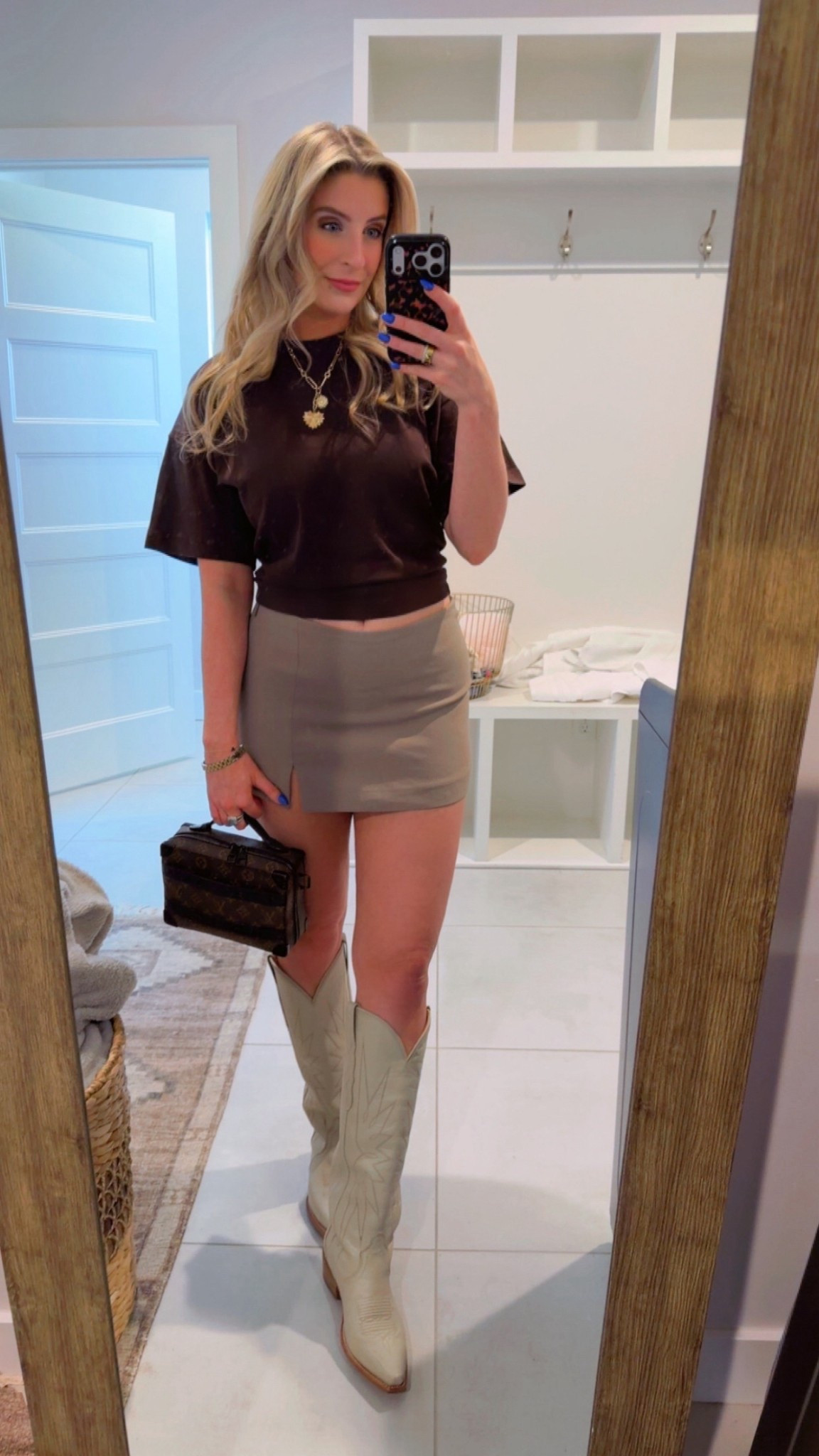 Tshirt - XS (size down at least one size depending how you want it to fit)
Skort - 6 (size up one)


#LTKootd #LTKdayinmylife