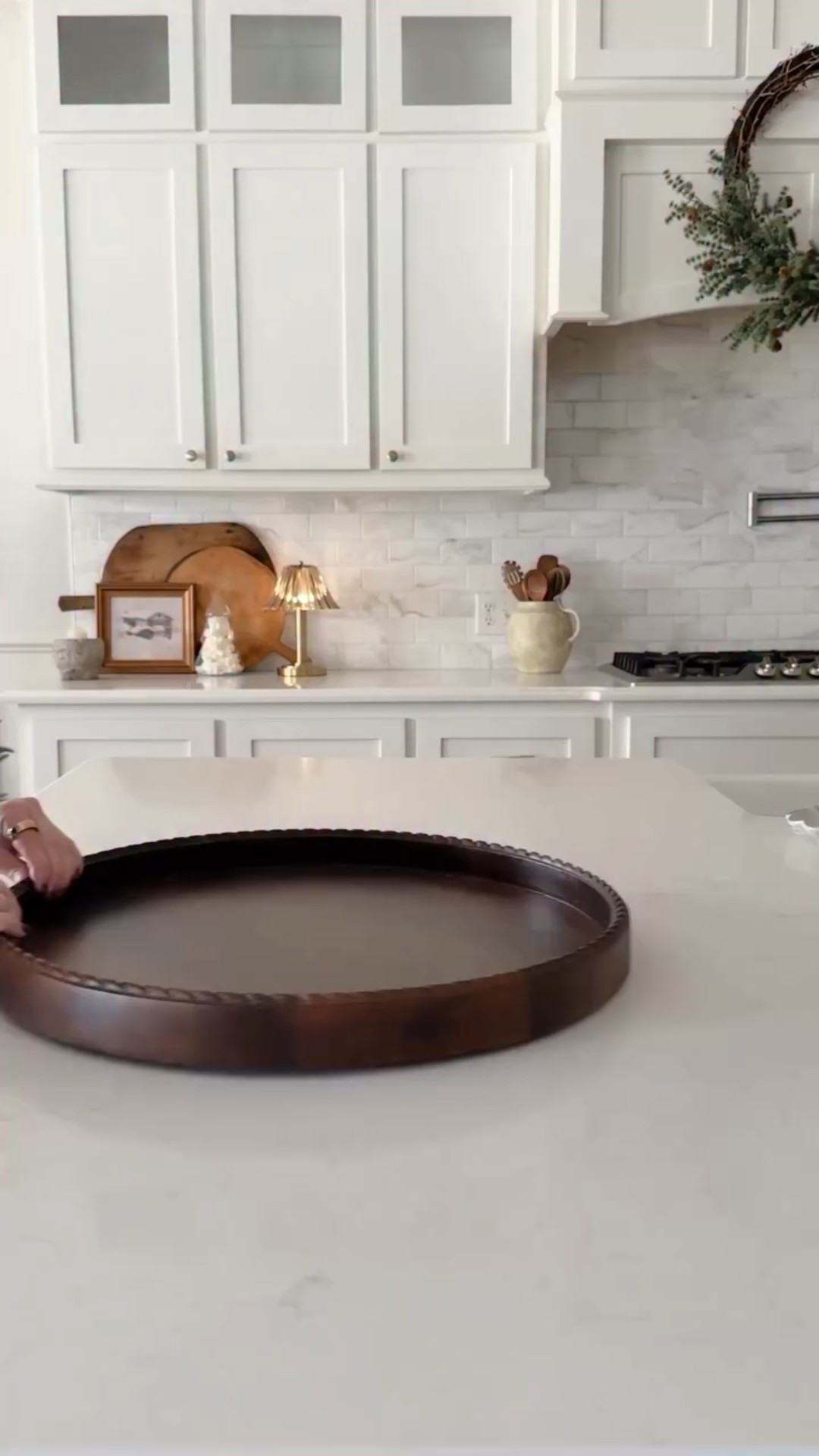 ✨ Let me show you a cozy little kitchen moment for the season ✨

If you write “yes please”, I’ll send every detail straight to your DM. 🤎🌲🤍

#tistheseason #christmaskitchendecor #christmasdecorating #christmasdecor #christmas #festivehome #christmashomedecor #navidad