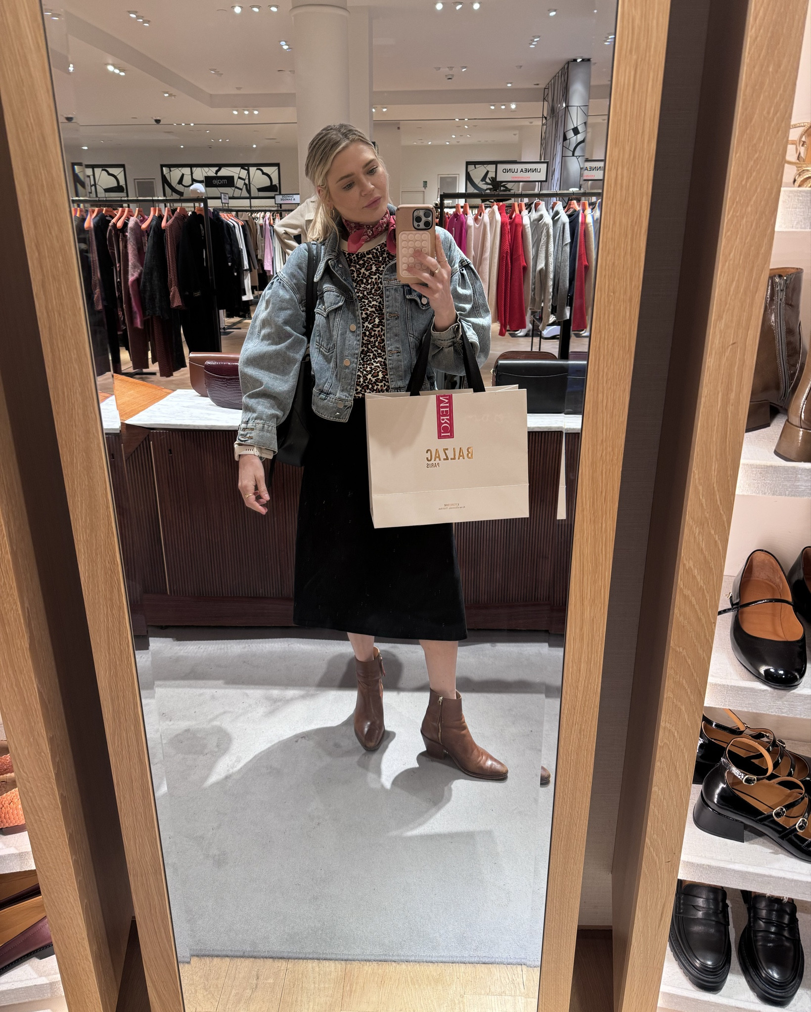 Fall wardrobe staple alert! 🍂 This oversized denim jacket paired with the coziest ankle boots and the perfect chic tote from Balzac Paris is all I need for a stylish stroll around the city. 🖤 Affordable, versatile, and effortlessly chic—this combo works from casual coffee runs to weekend getaways. 

#LTKShoeCrush #LTKU #LTKFindsUnder100