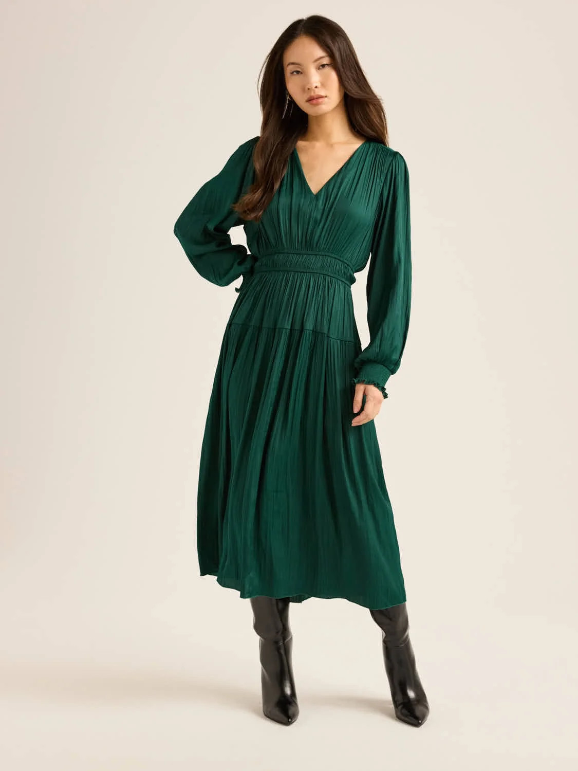 Scoop Women's & Women's Plus V Neck Plissé Midi Dress, Sizes XS-4X | Walmart (US)