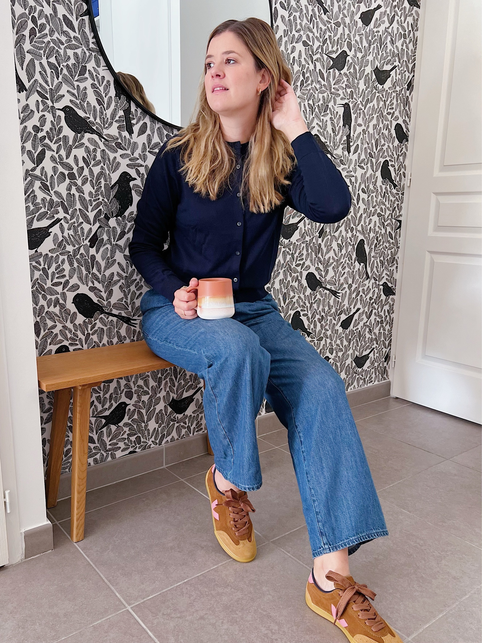 Un look bien chaud avec un cardigan en laine mérinos, un tee-shirt thermique et un jean flare 🩵


#LTKfrance