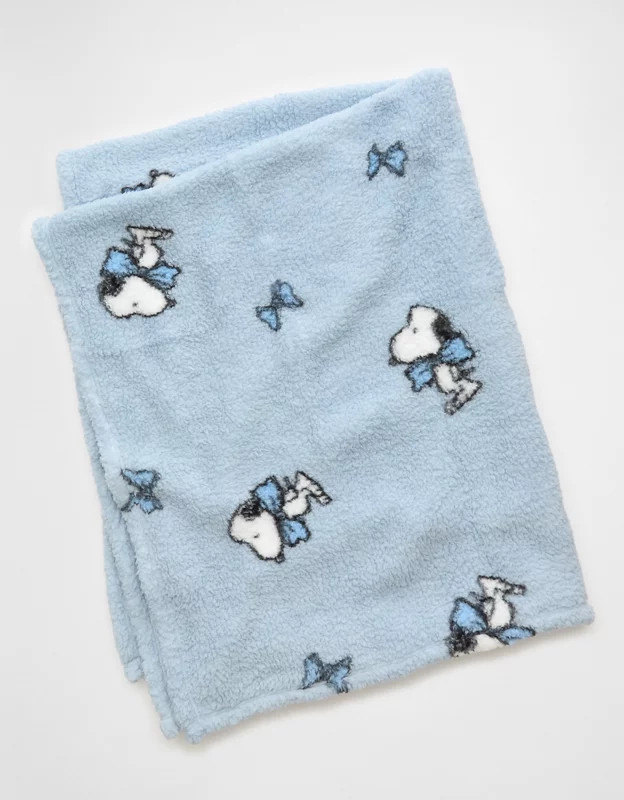 AEO Snoopy Blanket | American Eagle Outfitters (US & CA)
