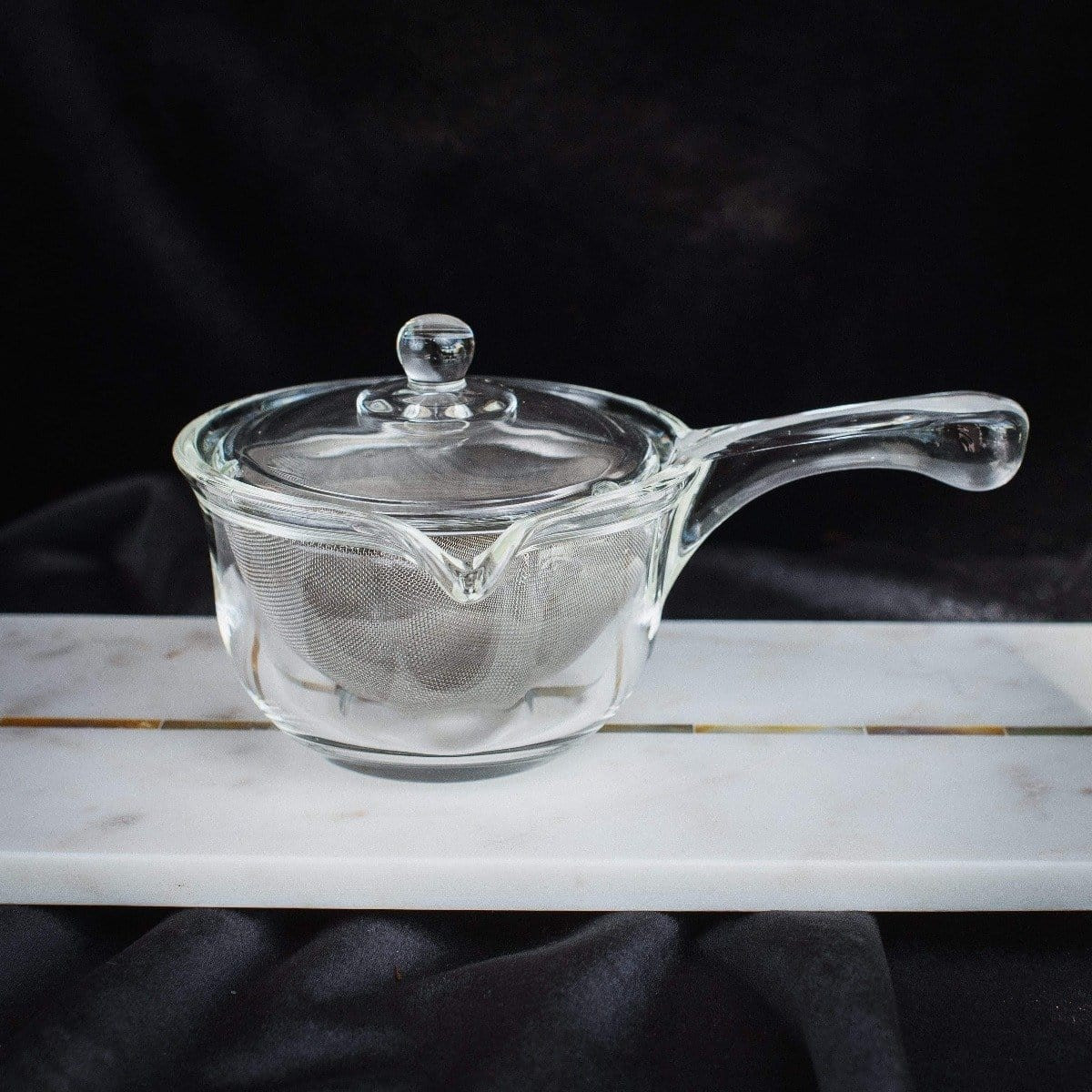 Tea-in-Hand: The Perfect Steep Side-pour Ceremonial Teapot | Club Magic Hour