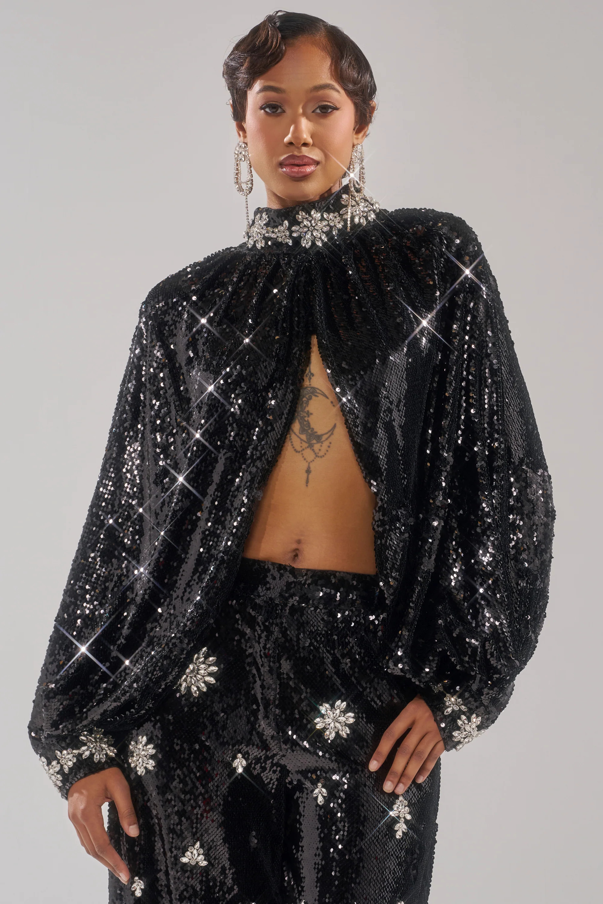 AKIRA Dazzling Holiday Sequin Top | Black | Size Large/XL | AKIRA