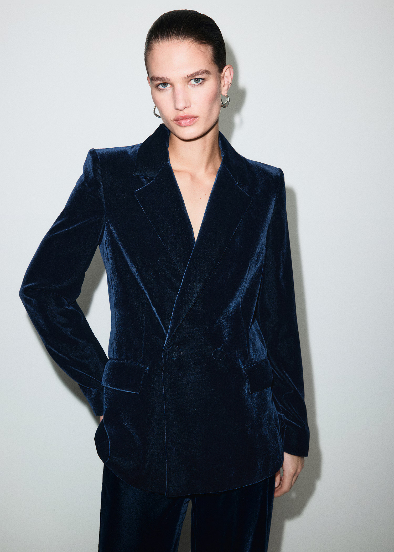 Double-breasted velvet jacket | MANGO (UK)