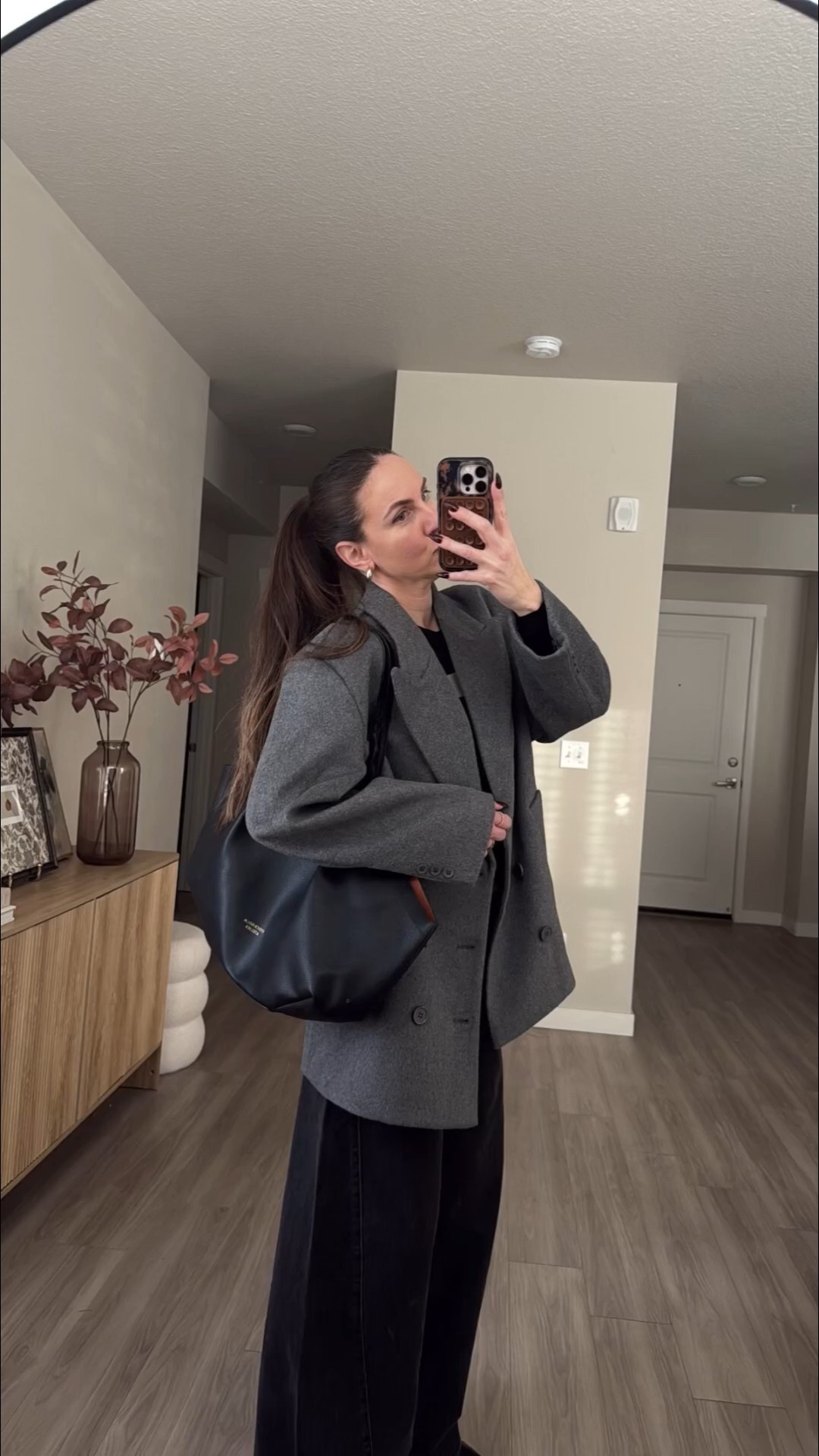 linking exact 
i'm 5'7 
sizing info as follows 
pants 26 /32
brown faux leather bomber medium 
grey blazer large
tops all small
sweaters medium 
rugby polo
shirt wearing medium 
brown furry coat medium
long dad coat is oversized wearing small 
