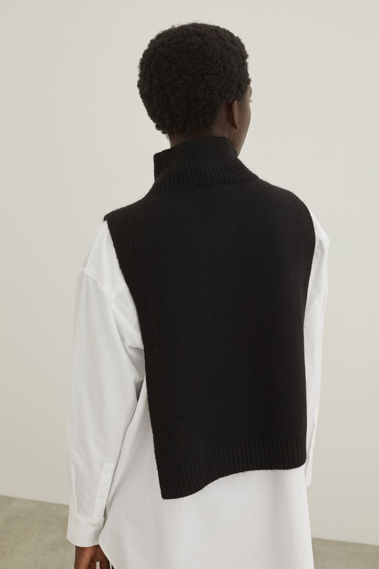 Collar in a soft rib knit containing some wool with a zip down the front – perfect for wearing ... | H&M (UK, MY, IN, SG, PH, TW, HK)