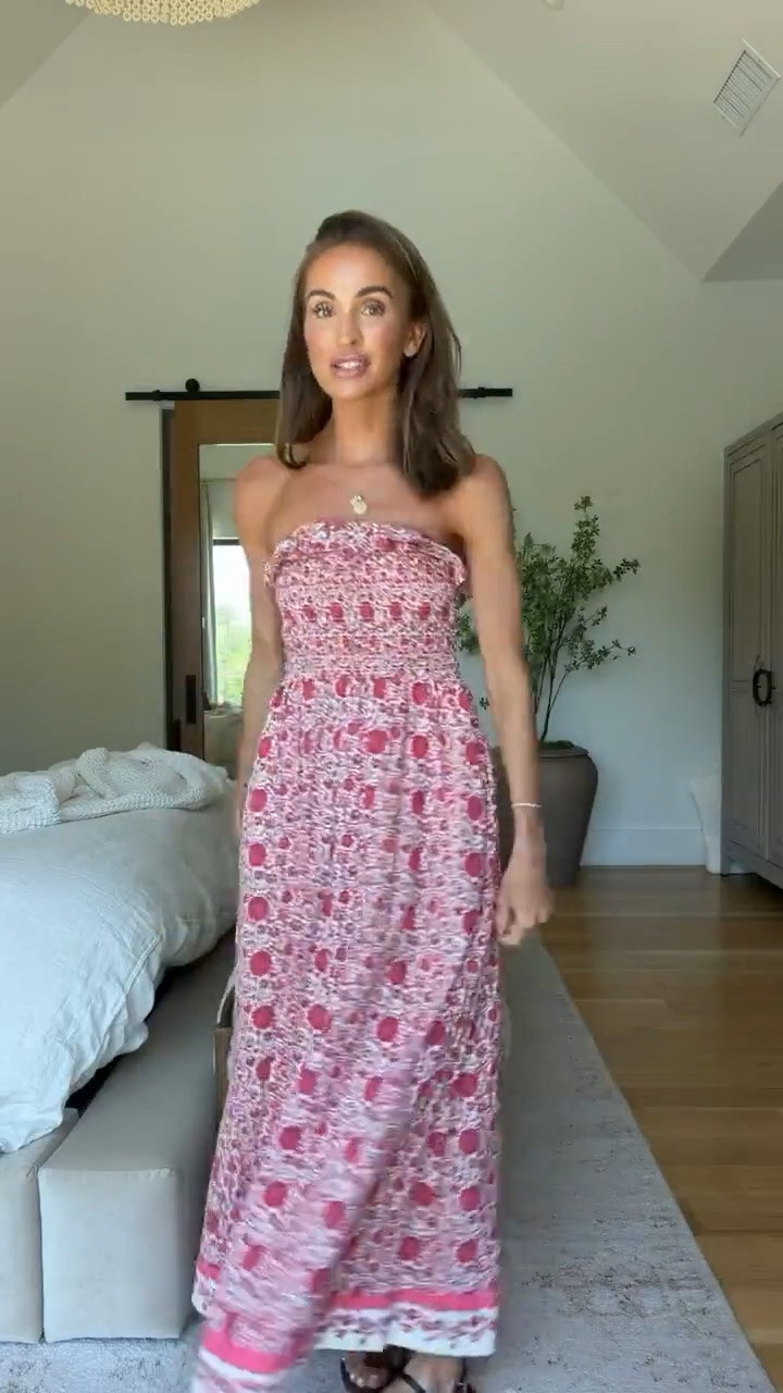 This adorable dress just got restocked! 💕 runs tts / wearing xs