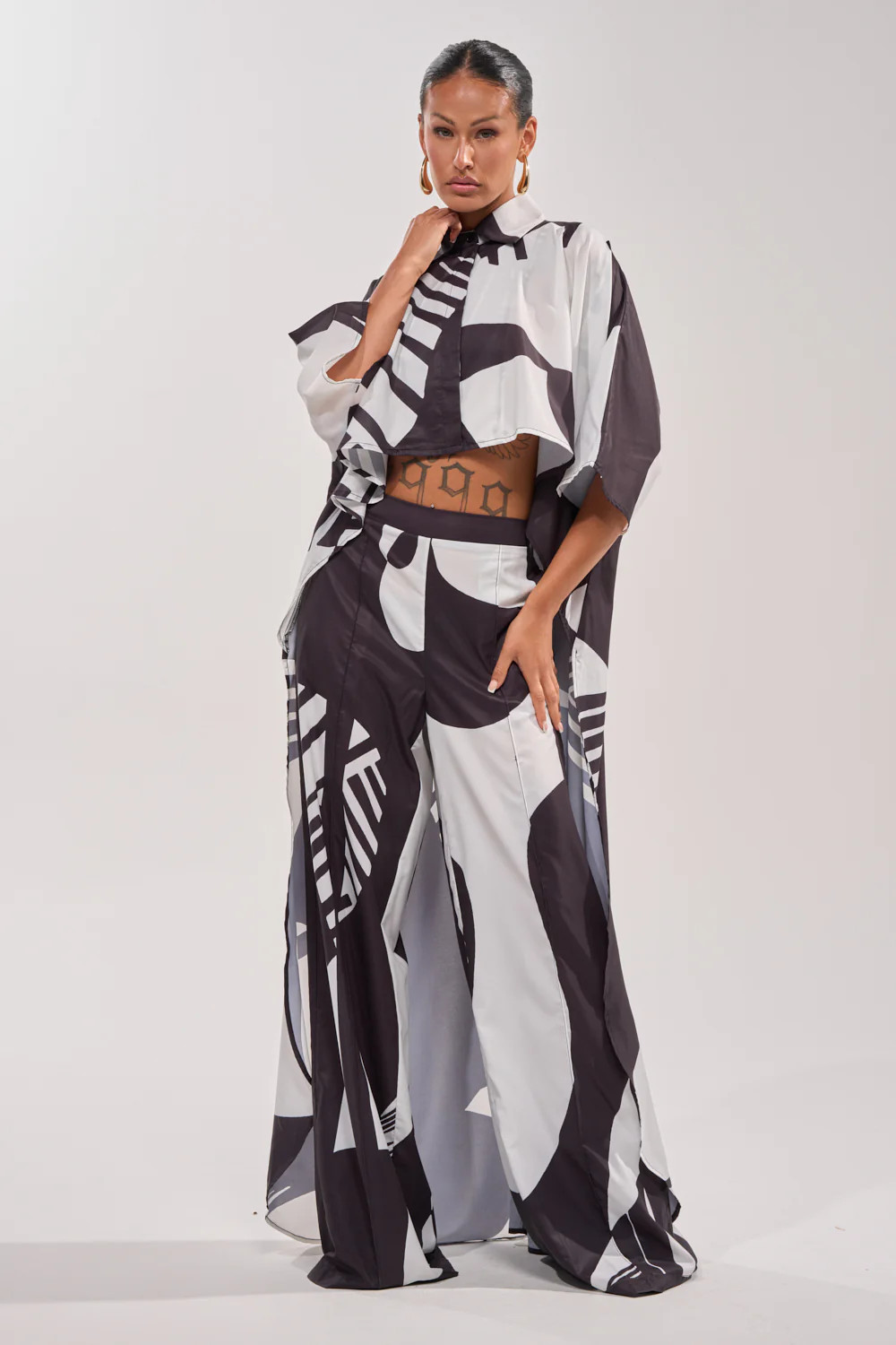 NOIR GODDESS COLLARED CAPE TOP | AKIRA