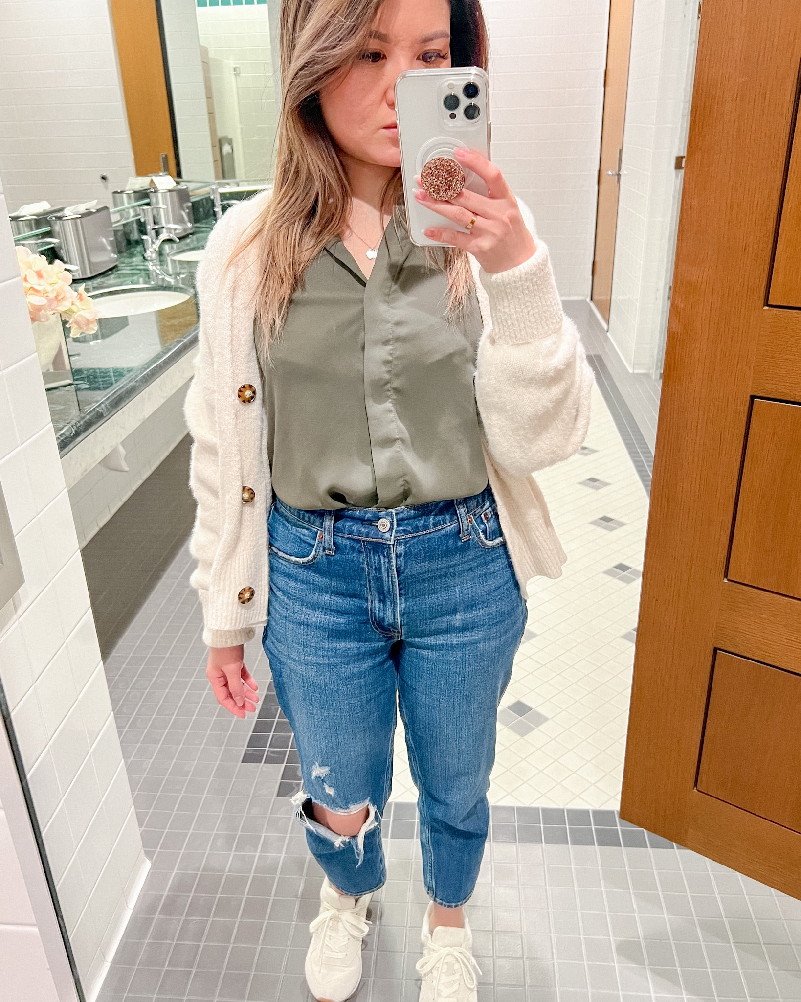 👖 Price drop alert! My favorite Abercrombiejeans are on sale right now. They come in petite and plus sizes. Find your perfect pair now!

#LTKstyletip #LTKfindsunder100 #LTKsalealert