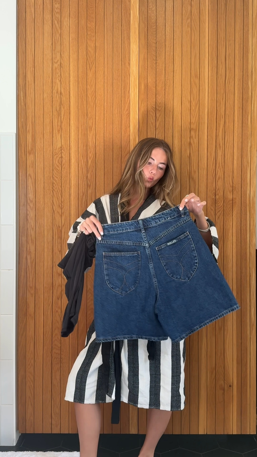 There is no better place to find your shorts for the summer than Rollas !!! 

I sized up for an oversized/baggy fit!!

#rollas #denim #jorts #denimshorts #rollasdenim #LTKU #LTKdenim

#LTKVideo #LTKStyleTip #LTKU