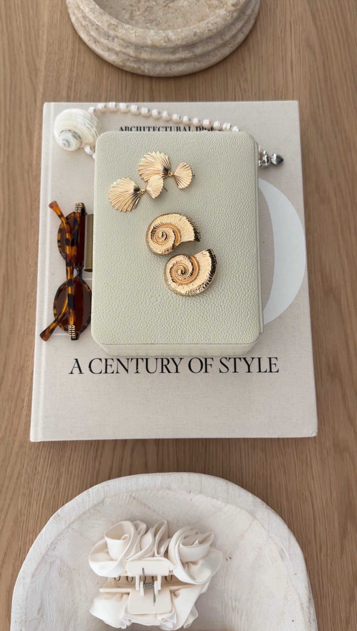 Vacation jewelry 🤎

Spring break, gold earrings, chunky jewelry, sunglasses, summer accessories 

#LTKTravel #LTKSeasonal #LTKootd