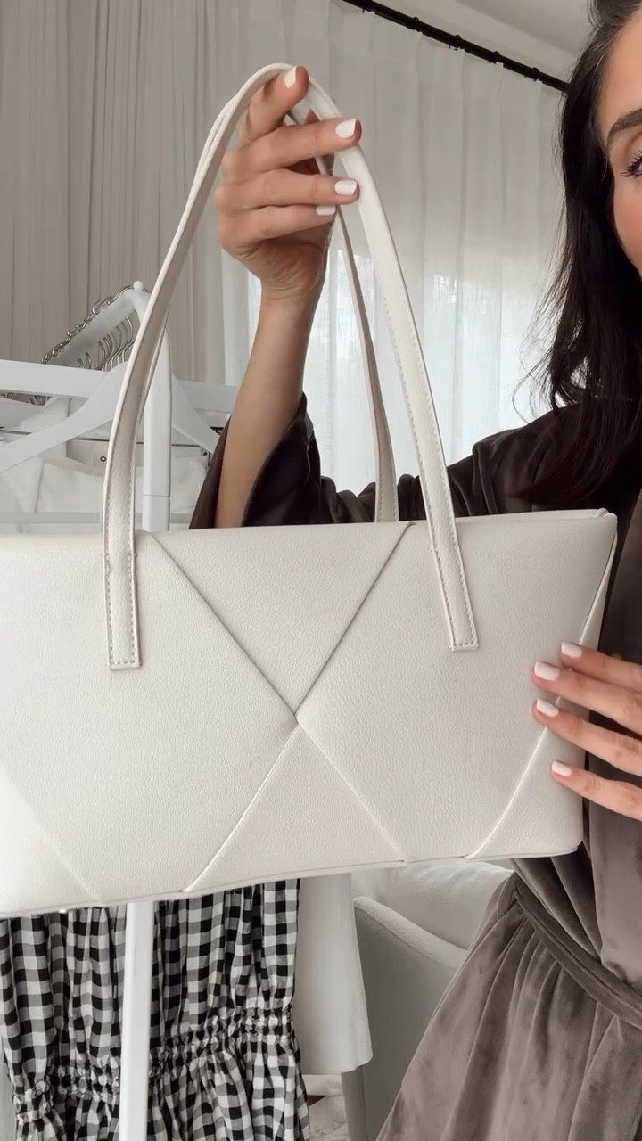 This bag looks expensive but it’s not!✨
StylinByAylin, Aylin

#LTKItBag #LTKStyleTip #LTKSeasonal