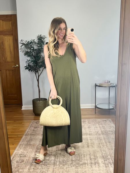 I lovvvve this jumpsuit! It’s super soft and comfy! The shoulder ties make it easy to adjust and it’s so cute with a pair of slide sandals. Available in 10 colors! Wearing size small. 

#FounditOnAmazon #FoundItOnAmazonFashion #AmazonFashion 



#LTKfindsunder50 #LTKsalealert #LTKSeasonal