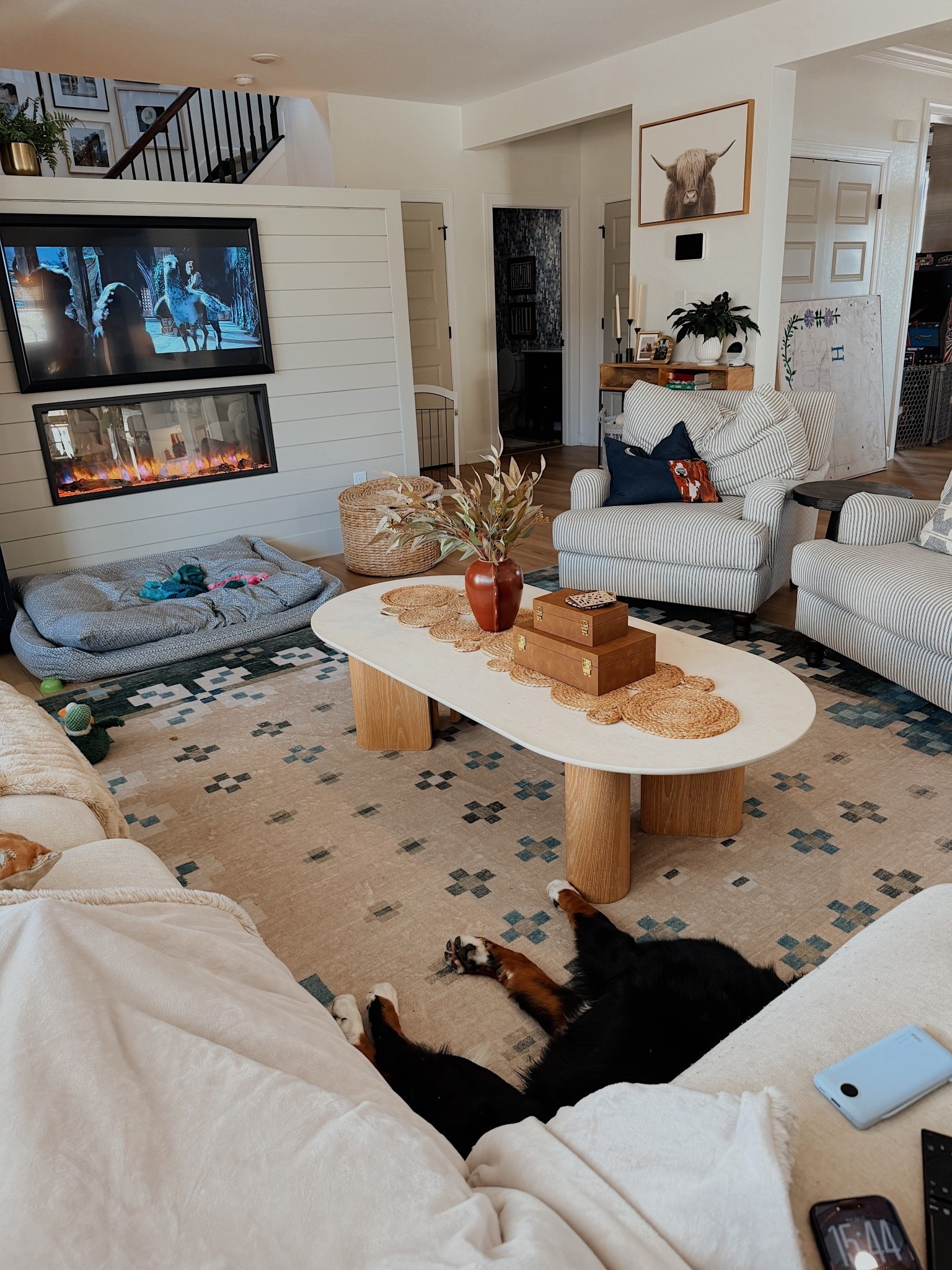 Love this rug — linking below!!





Home decor, ruggable, styling, living room, anthropologie, justclassicallycassidy

#LTKHome
