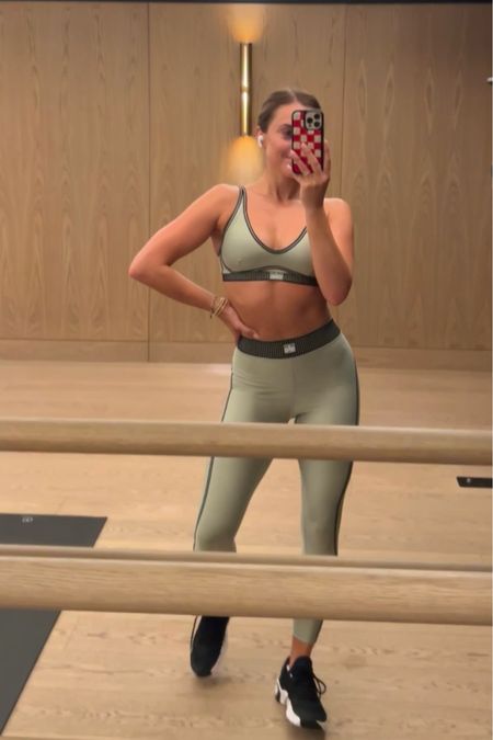 Sharing one of my favorite sets - wearing small. I can’t find the green anymore but I linked black and have that color too! Comfy leggings and adjustable sports bra 