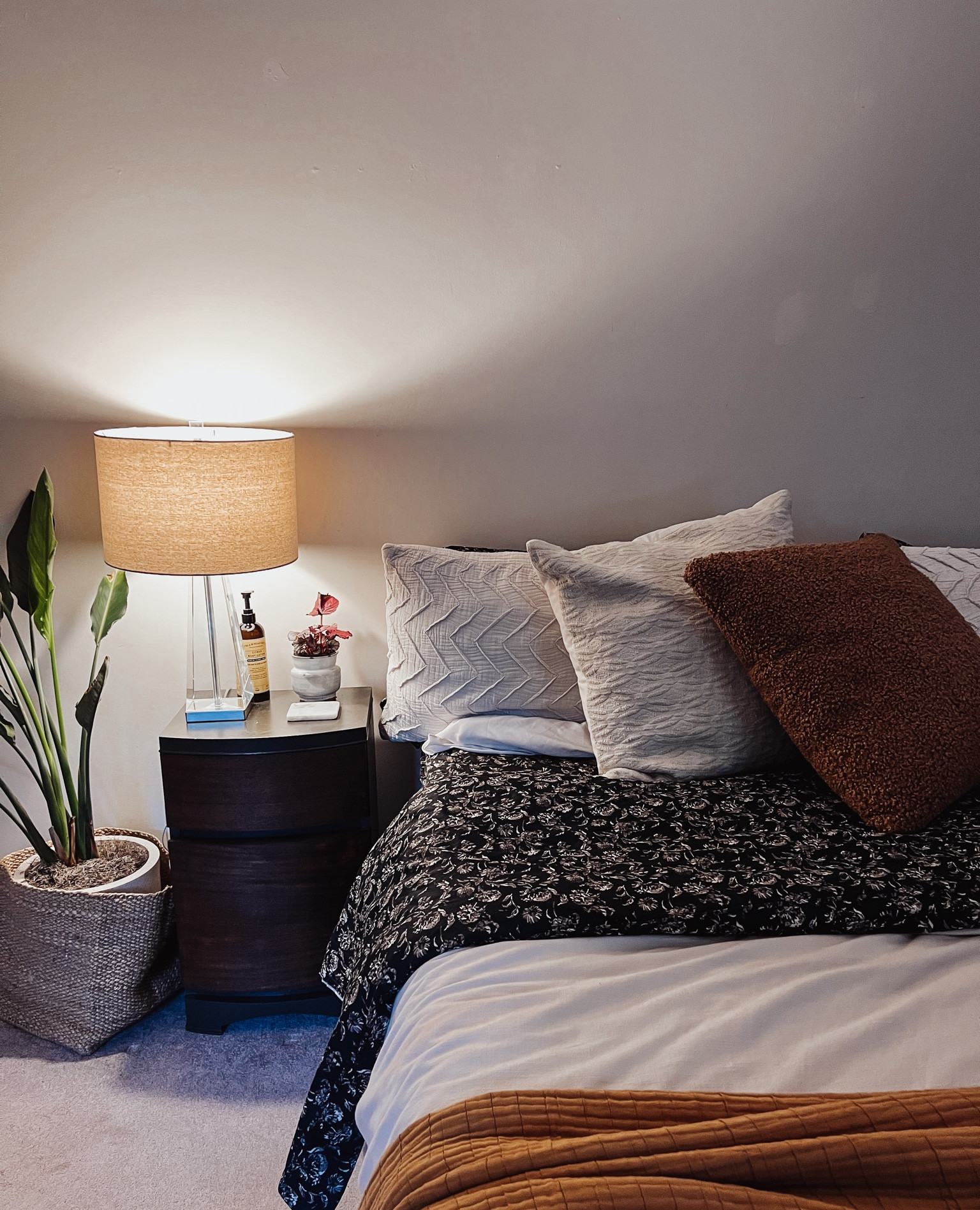 Fall sheets. Black with floral print. #bedroom #target #homedecor #printedsheets #falldecor

#LTKunder100 #LTKSeasonal #LTKhome