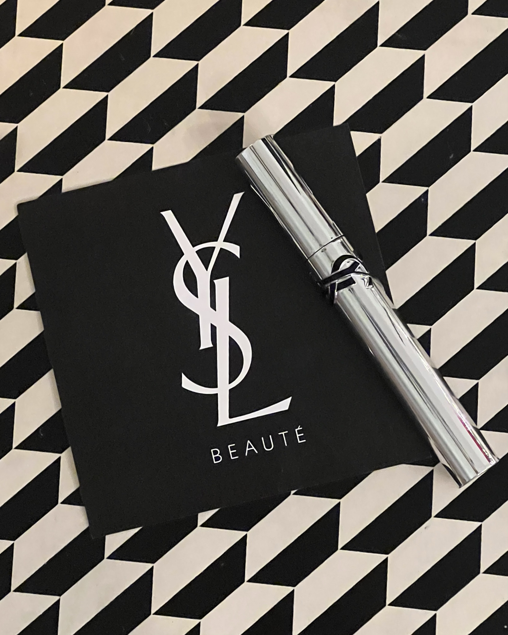 24 hours of sleek, clump free wear w hyaluronic acid and iris florentina 

#LTKBeauty #LTKgrwm