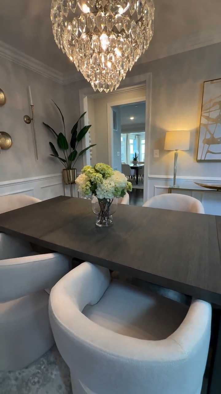 Comment “Shop” for the links🛍️

I’ve been making a few changes around here. I hope you like them. Leave me your thoughts I. The comments🥰. 

#modernglam #livingroom #Decor #decorideas #homeinspo