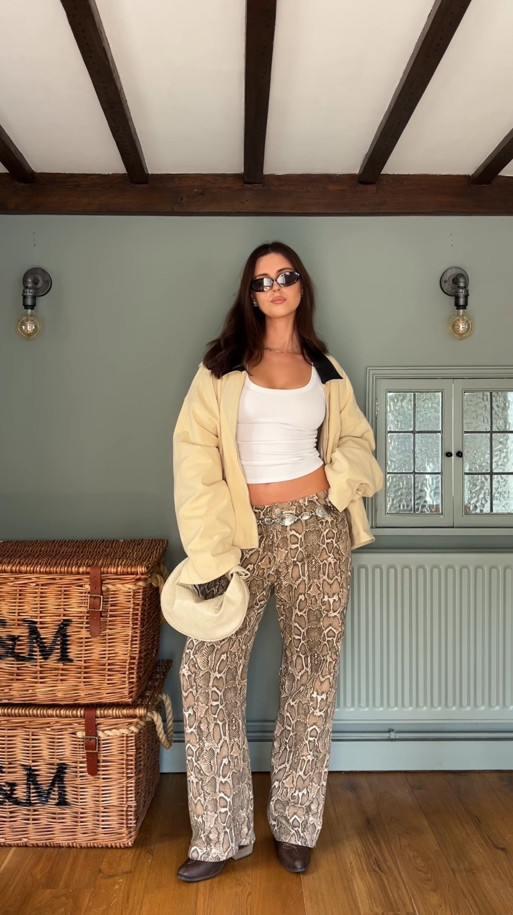 what i wore to @thelongroadfest 🤠 by far my favourite outfit from the weekend

#countryfestival #ukcountry #countryconcert #countryoutfit #cowgirl #cowgirlstyle 