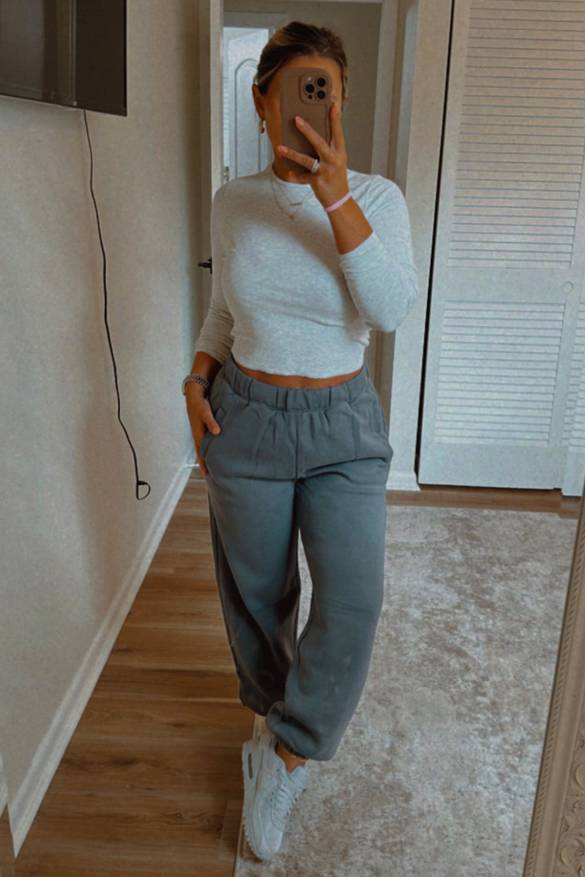 The BEST sweats! And basics :) So soft and comfy! #abercrombie #basics #sweatpants #comfy #fallstyle

#LTKfindsunder100 #LTKCon #LTKHolidaySale