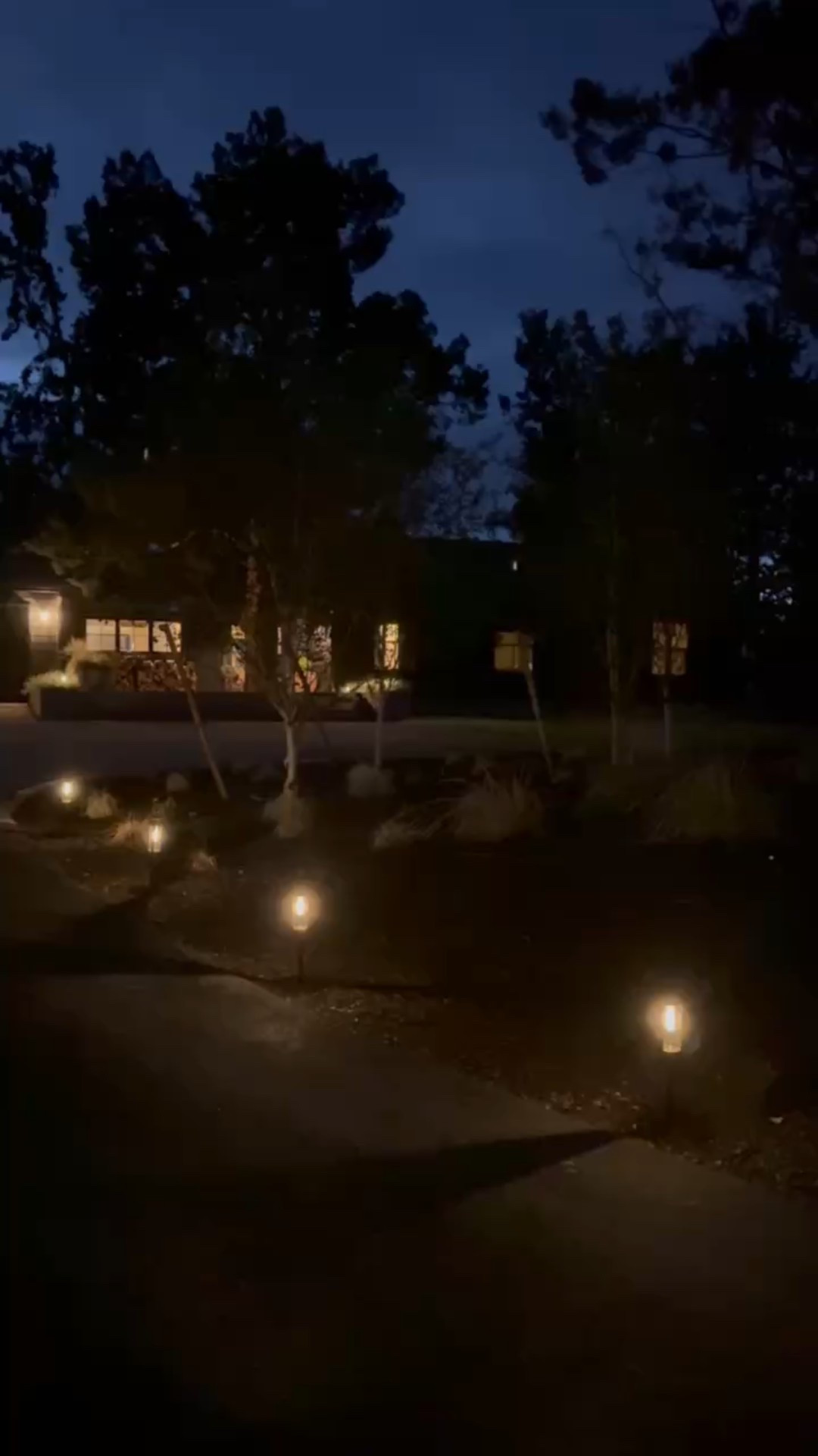 It gets so dark this time of year… these were one of our MVP purchases. Solar-powered, under $50, and instantly make your driveway + walkways feel welcoming. If you’re hosting dinners, holiday parties, or just want that warm glow when you pull in at night… trust me, these are worth it!!

#LTKHoliday #LTKSeasonal #LTKHome