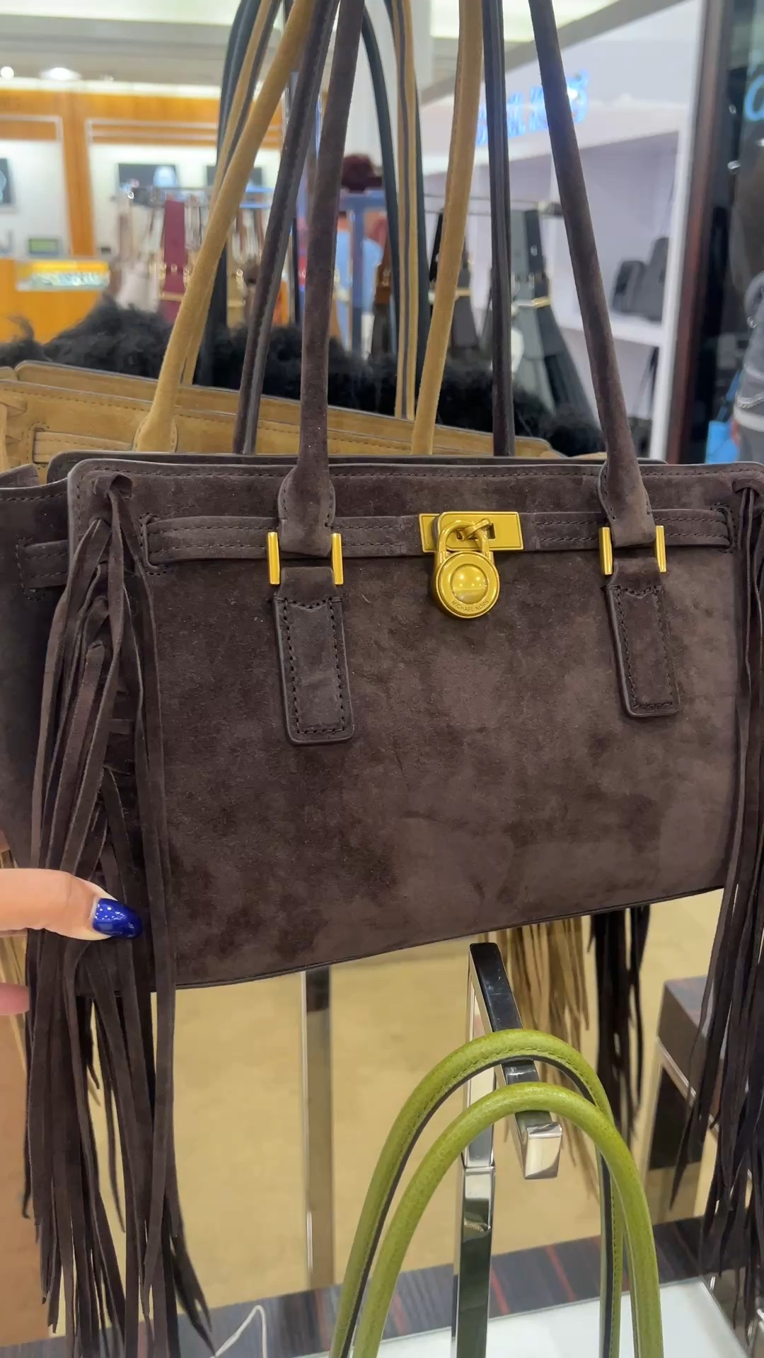 I’m obsessed! These bags are soooo 🔥🔥 suede is definitely screaming FALL and I’m here for it.
The fur bag is giving winter time chic. I have so many outfit ideas for all 3 bags. Which one is your favorite!

Fall bags | suede purse | fringe | fur purse | Michael Kors | 

#LTKItBag #LTKSeasonal #LTKStyleTip