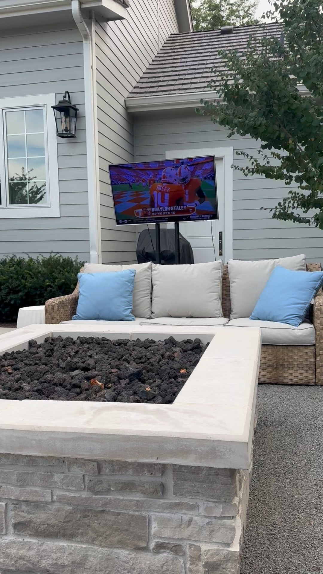 Outdoor patio, fall patio, portable TV stand, outdoor TV, patio table, outdoor table, dining table, outdoor furniture 

#LTKSeasonal #LTKHome