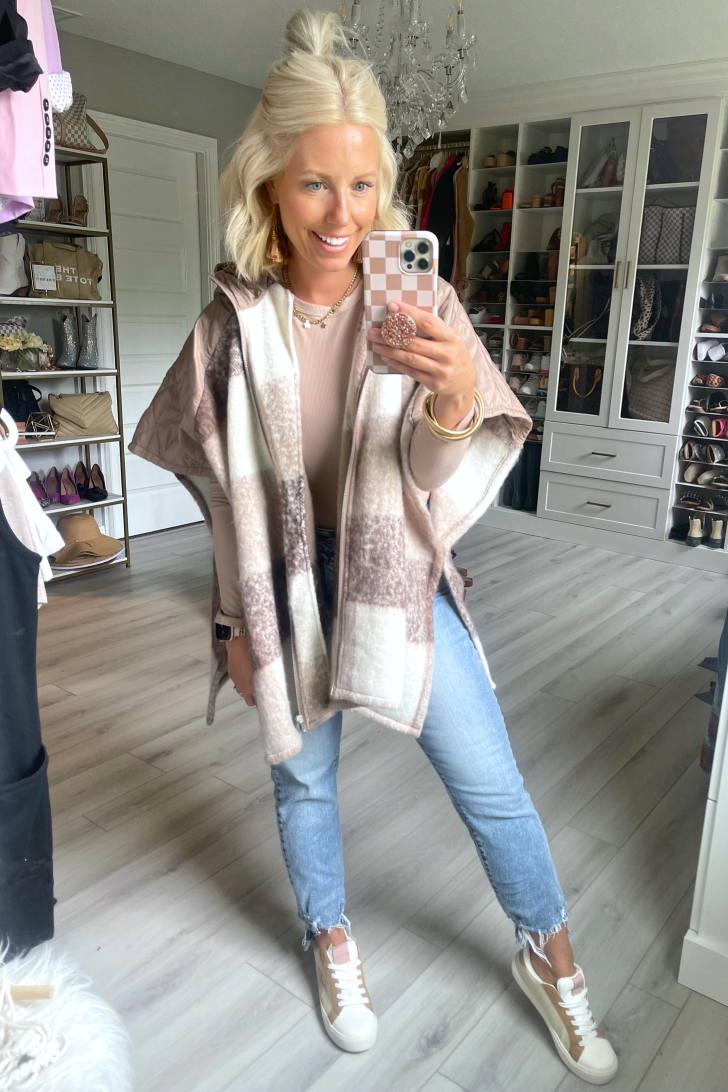 Where are my fall sports moms at?! This is cozy like a blacker but make it cute!!! It had a good and zipper too!!!!
Poncho size s/m
Jeans size 4
Shoes TTS (run a bit small)
Tee medium

#LTKfindsunder50 #LTKSeasonal #LTKfamily