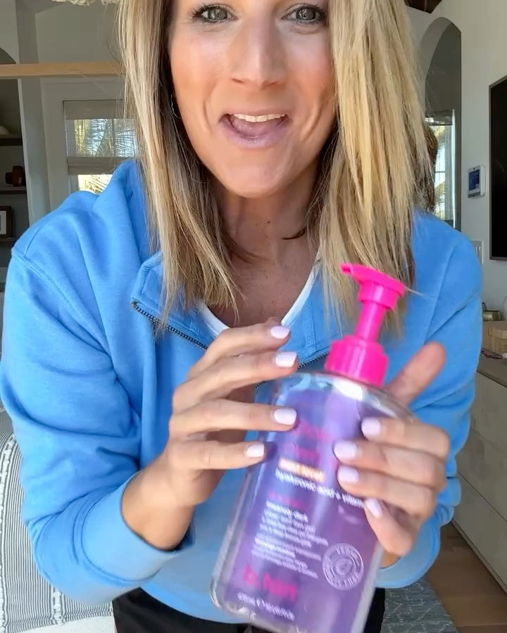 Sunless tanless application take 1️⃣——- swipe for  the results! WOW! Even tan, I’m impressed! Don’t forget to wash/scrub your hands after you apply🤭

#LTKBeauty