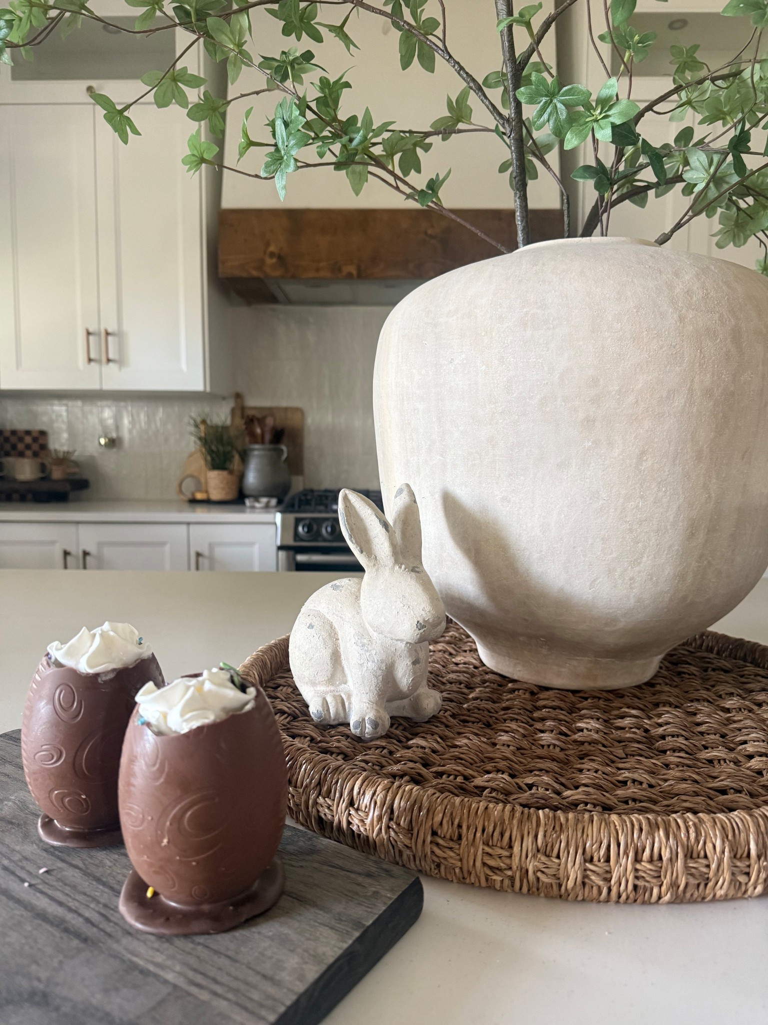 Subtle Easter.. love this terra cotta bunny. A perfect touch of Spring 🤍