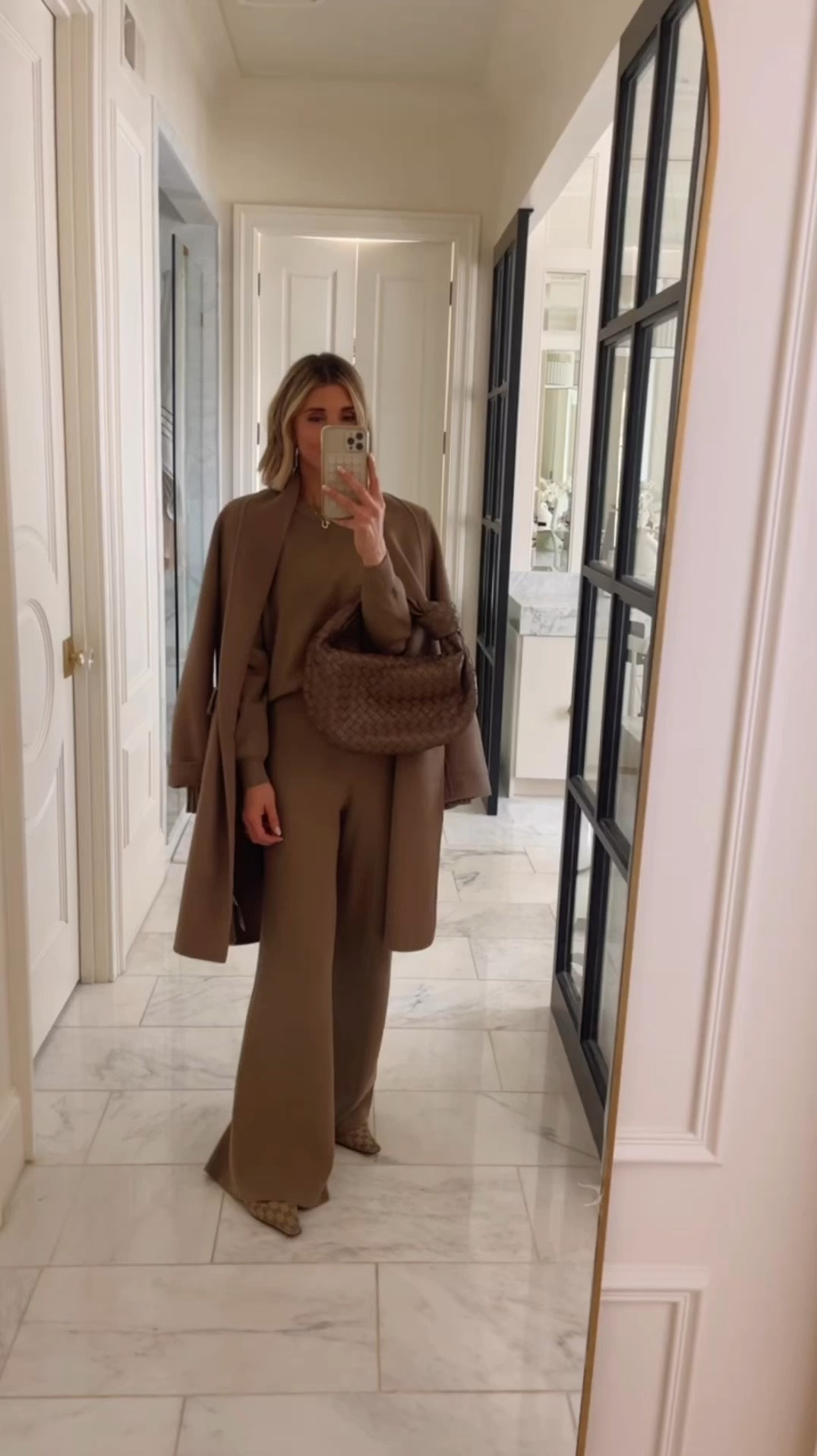 I'm 5'7 for reference and wearing size small in all pieces.