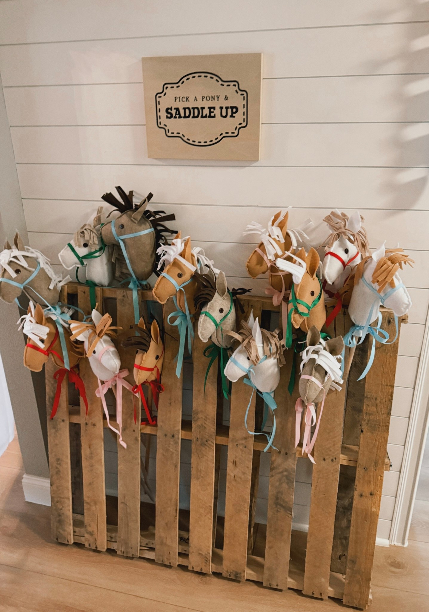 Stick Horse Party Favors 🐎

#partyfavors #westernparty #partydecor #partyinspo #kidsbirthdayparty

#LTKKids #LTKParties #LTKFindsUnder50
