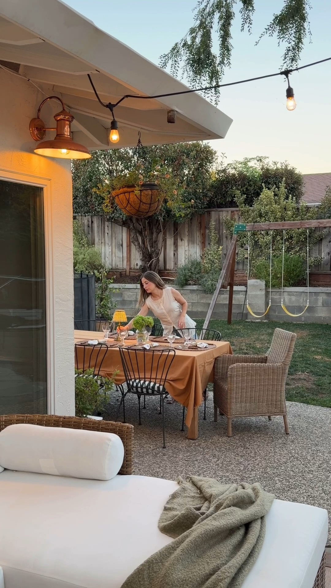 I’m not ready for summer to be over yet. We’re soaking up every warm evening, finding any excuse to eat outside and set the table with my favorite linens from @thecompanystore.
This is my favorite kind of Friday night: at home, around the table, with my favorite people. Cheers!

#LTKdayinmylife #LTKSeasonal #LTKHome